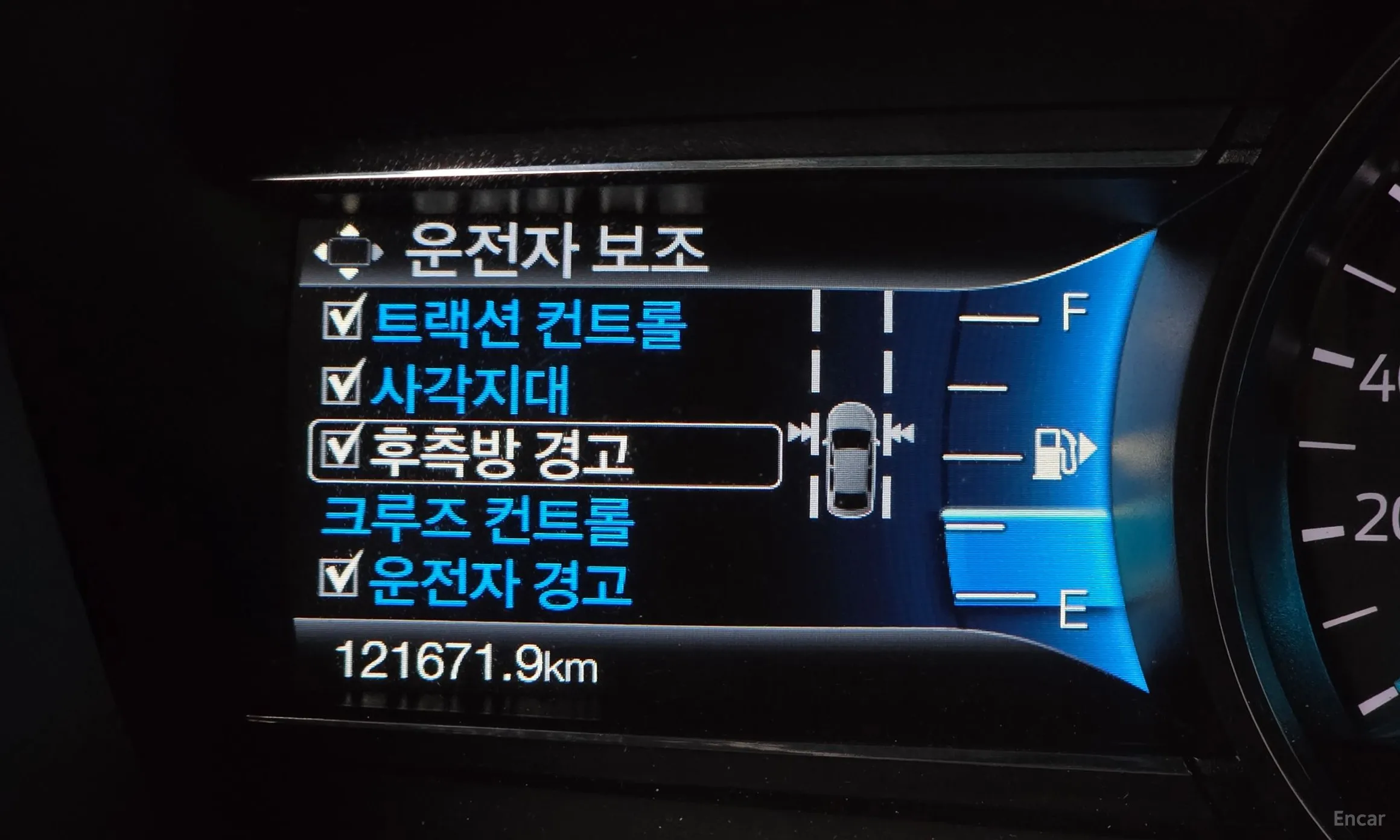 Ford Explorer превью 16