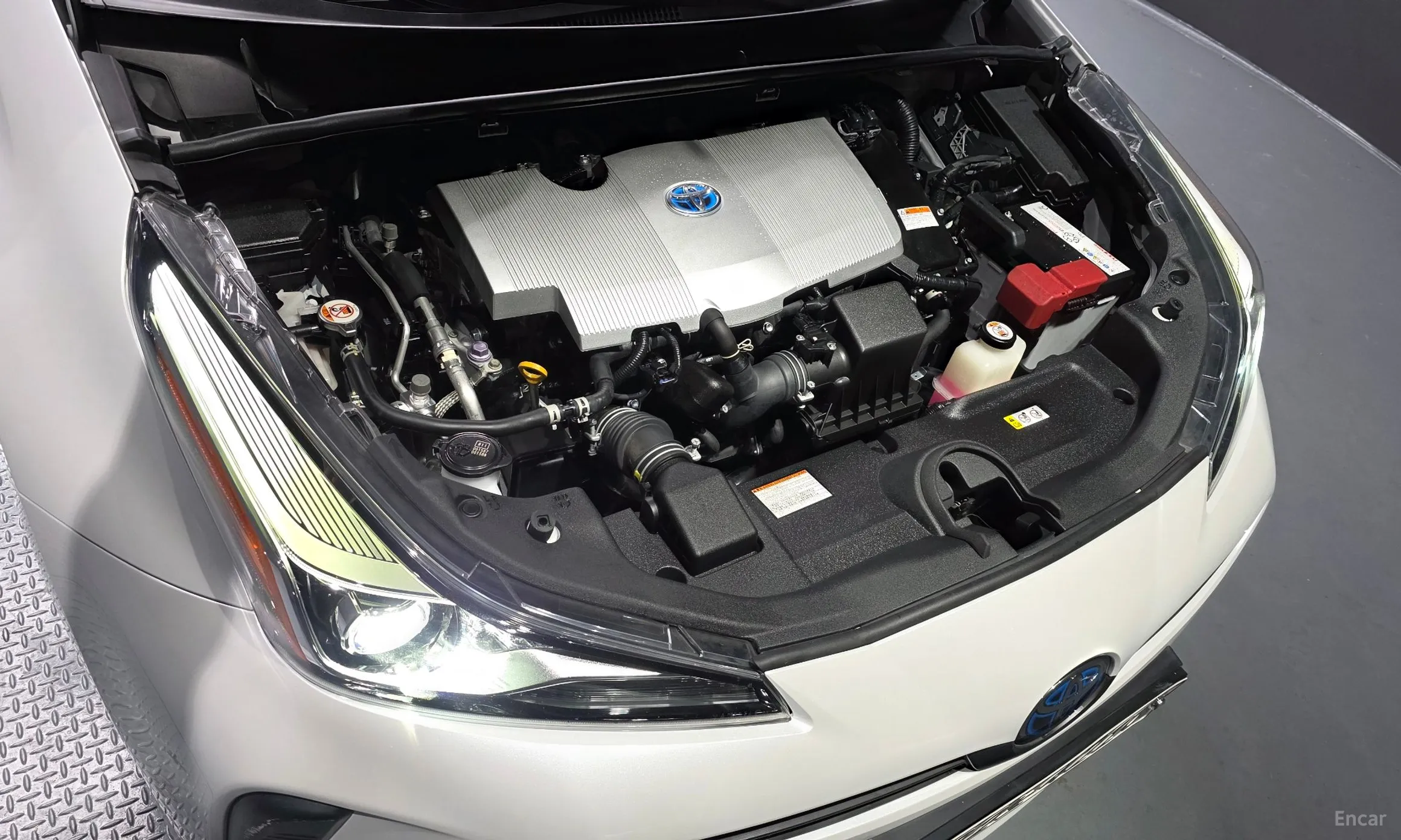 Toyota Prius 4th Generation превью 6