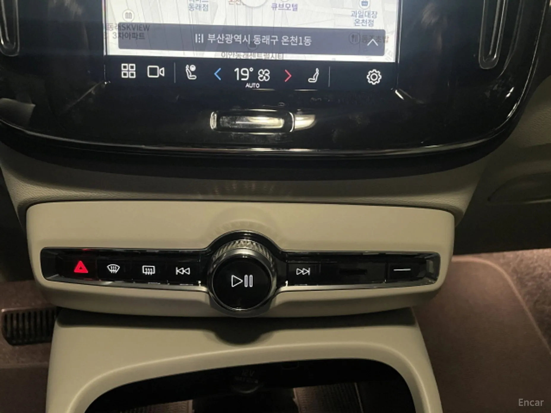 Volvo XC40 превью 10