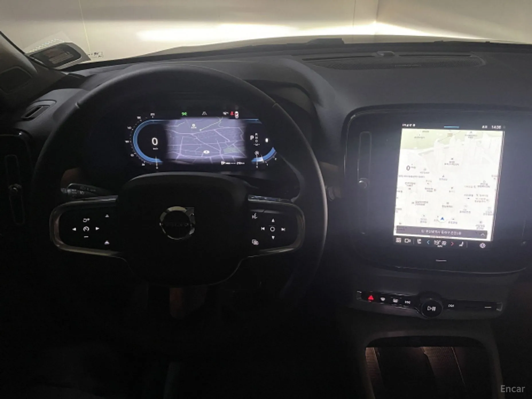 Volvo XC40 превью 11