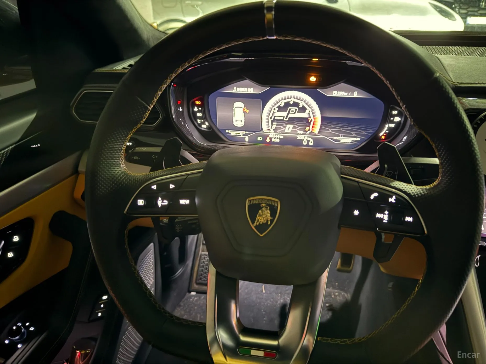 Lamborghini Urus превью 12
