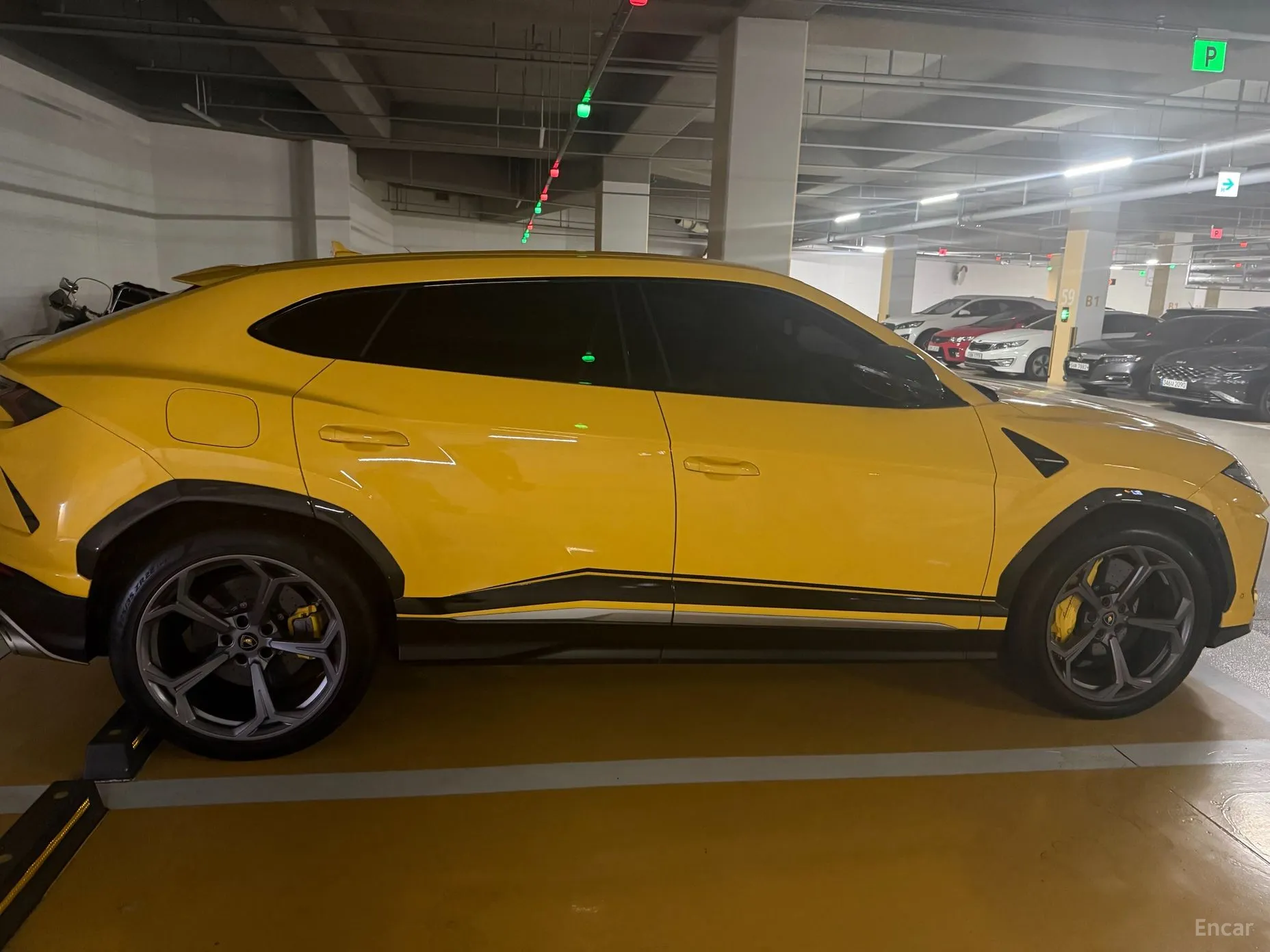 Lamborghini Urus превью 14