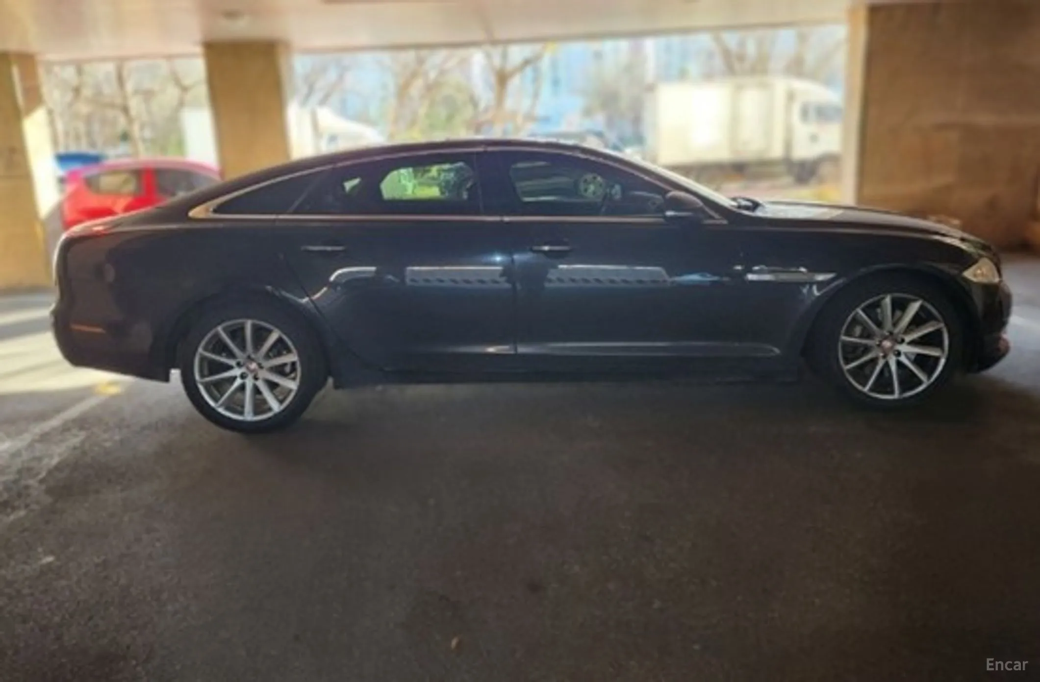 Jaguar All New XJ превью 4