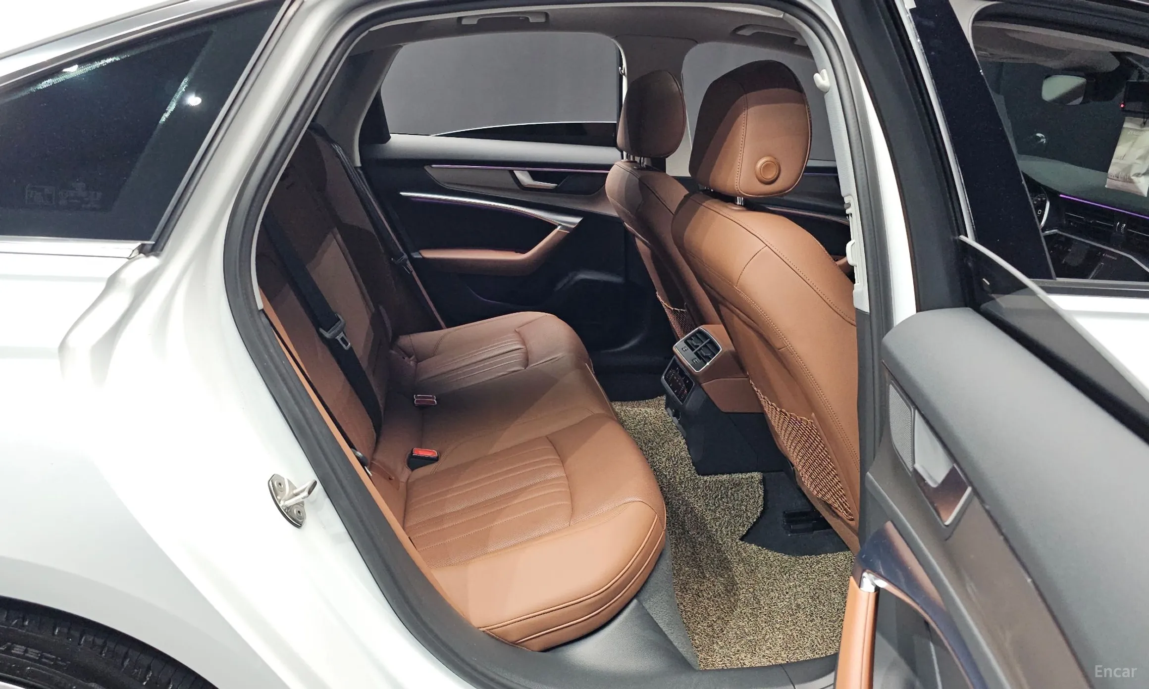 Audi A6 (C8) превью 12