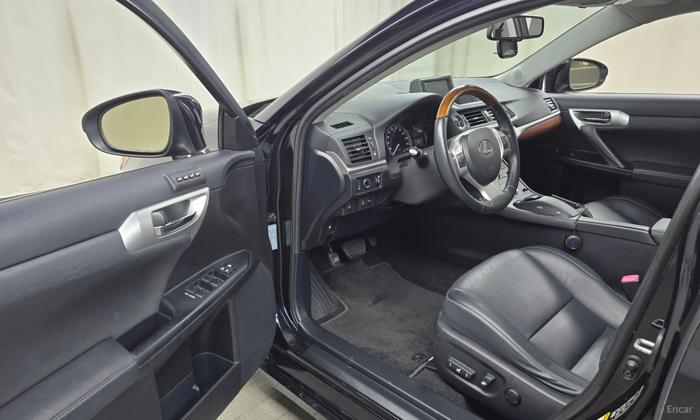 Lexus CT200h превью 10
