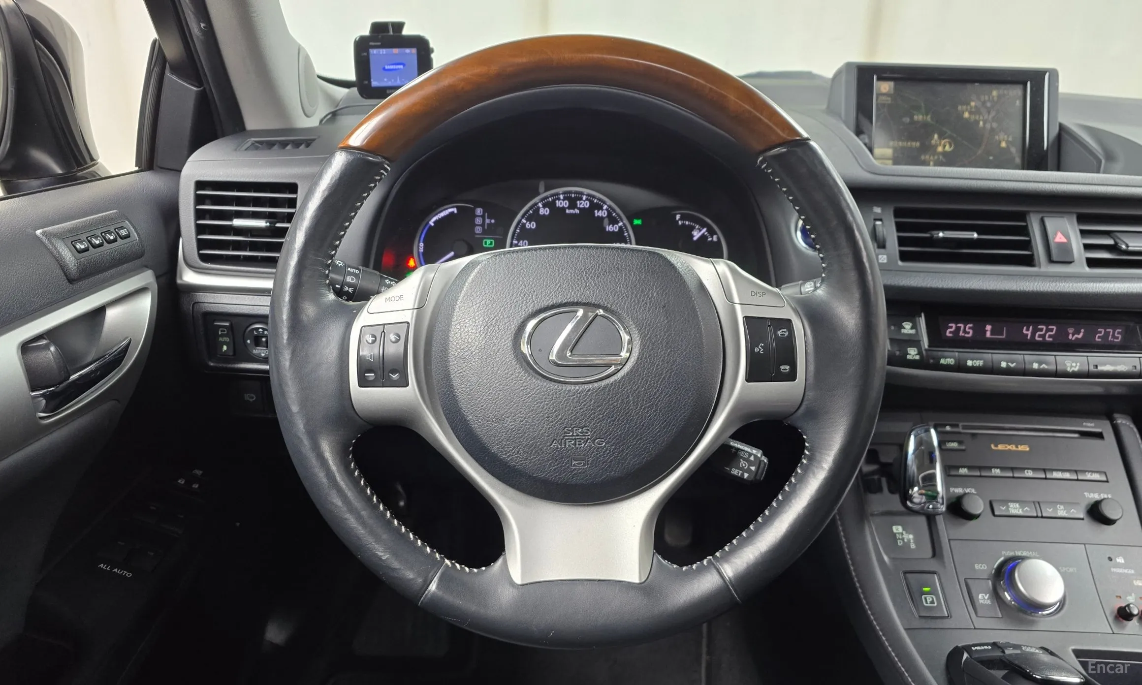 Lexus CT200h превью 13