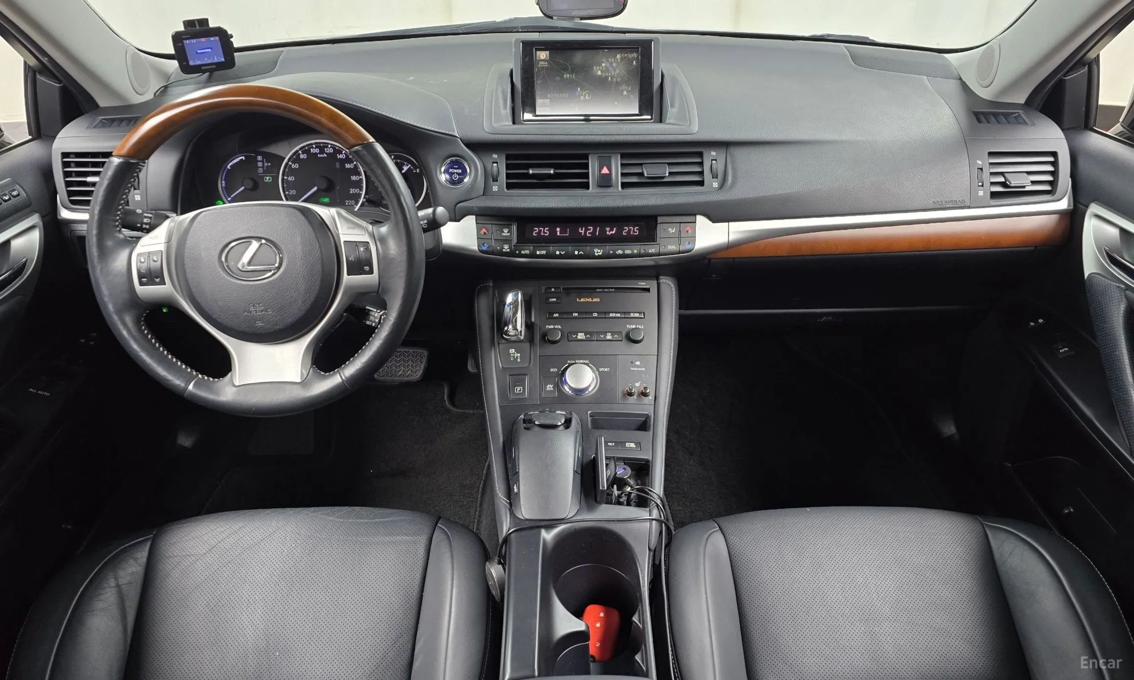 Lexus CT200h превью 7