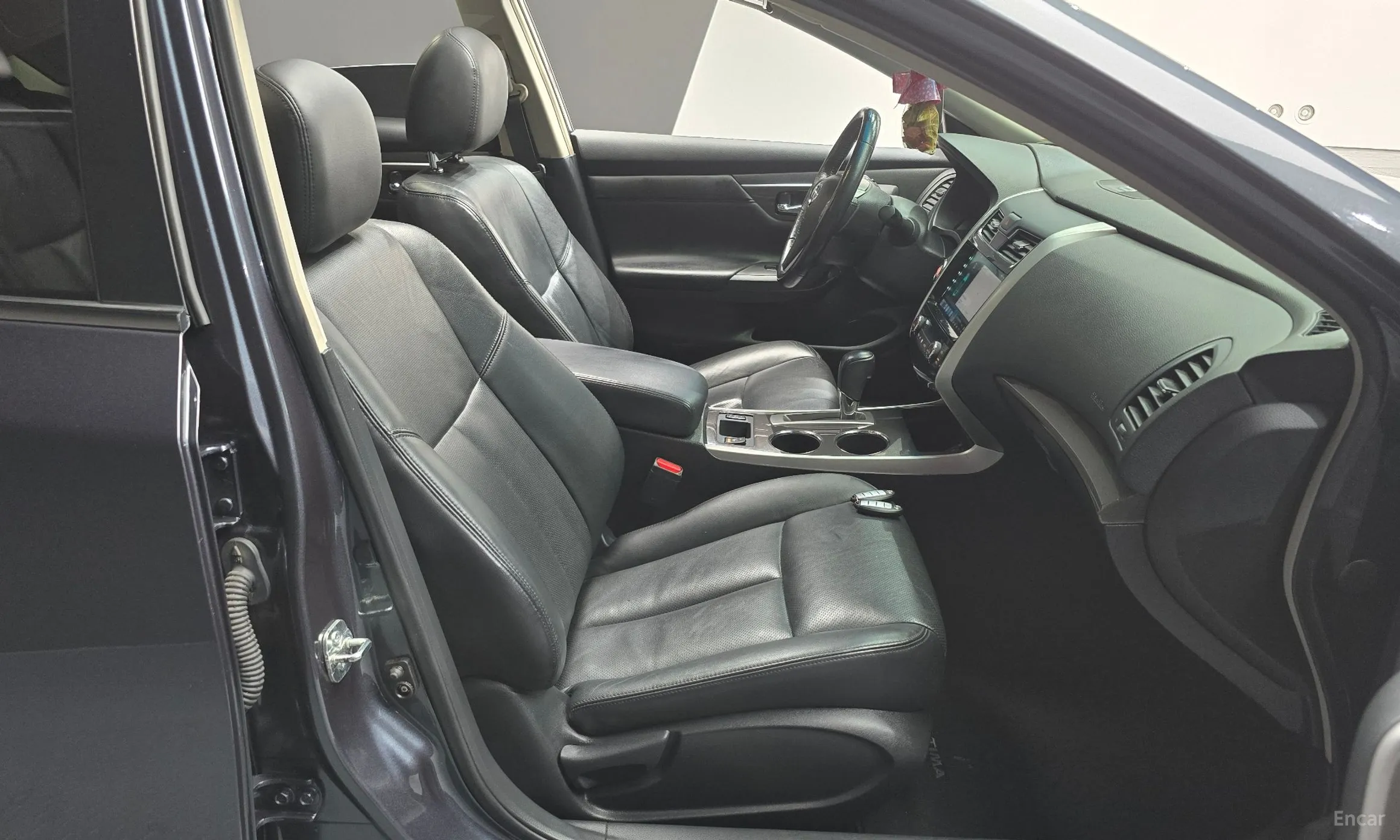 Nissan Altima превью 10