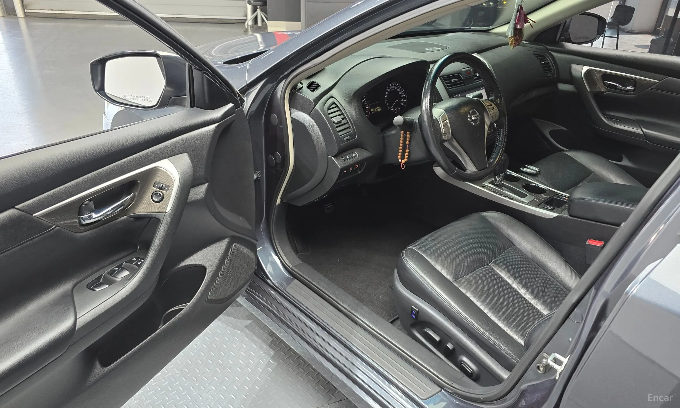 Nissan Altima превью 11