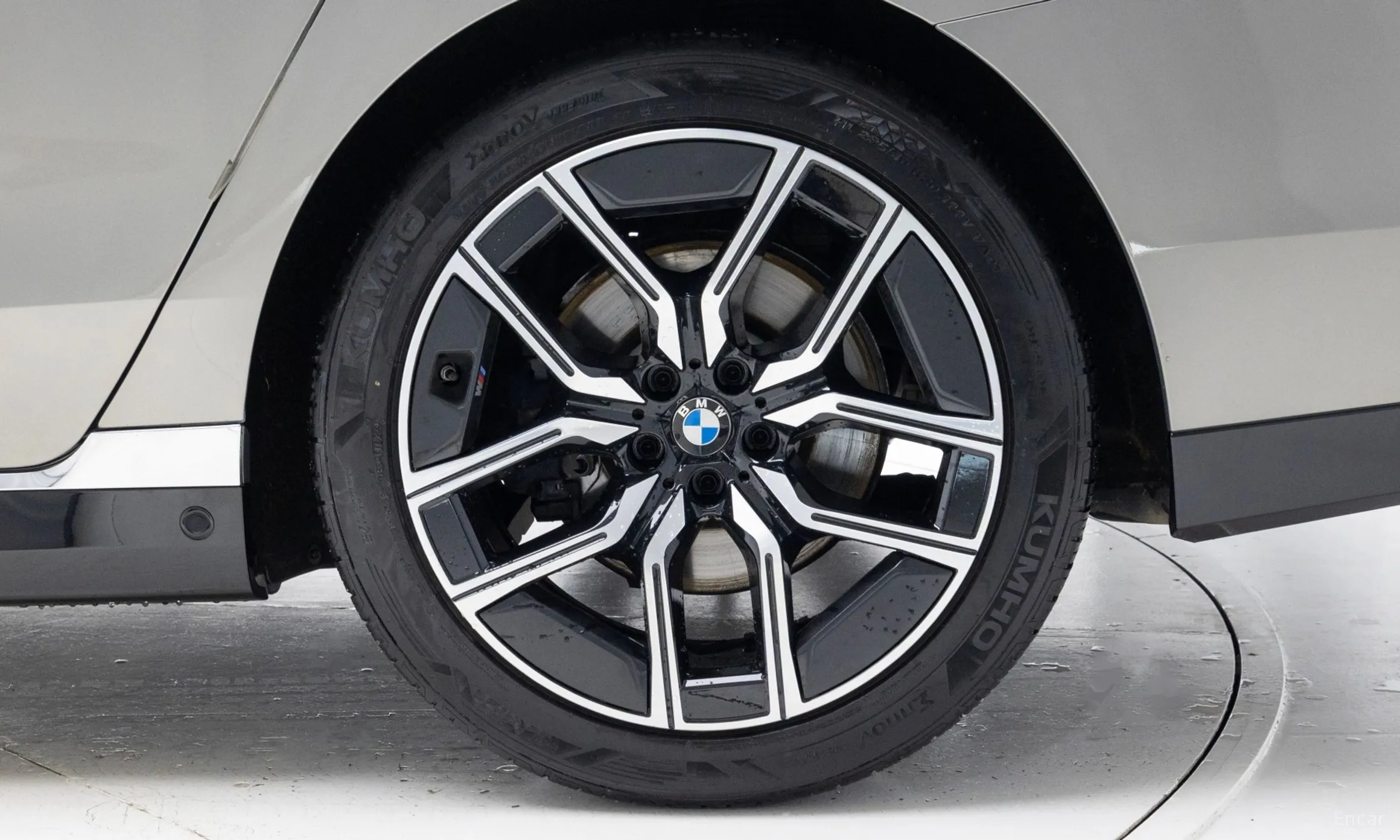 BMW 7 Series (G70) превью 5