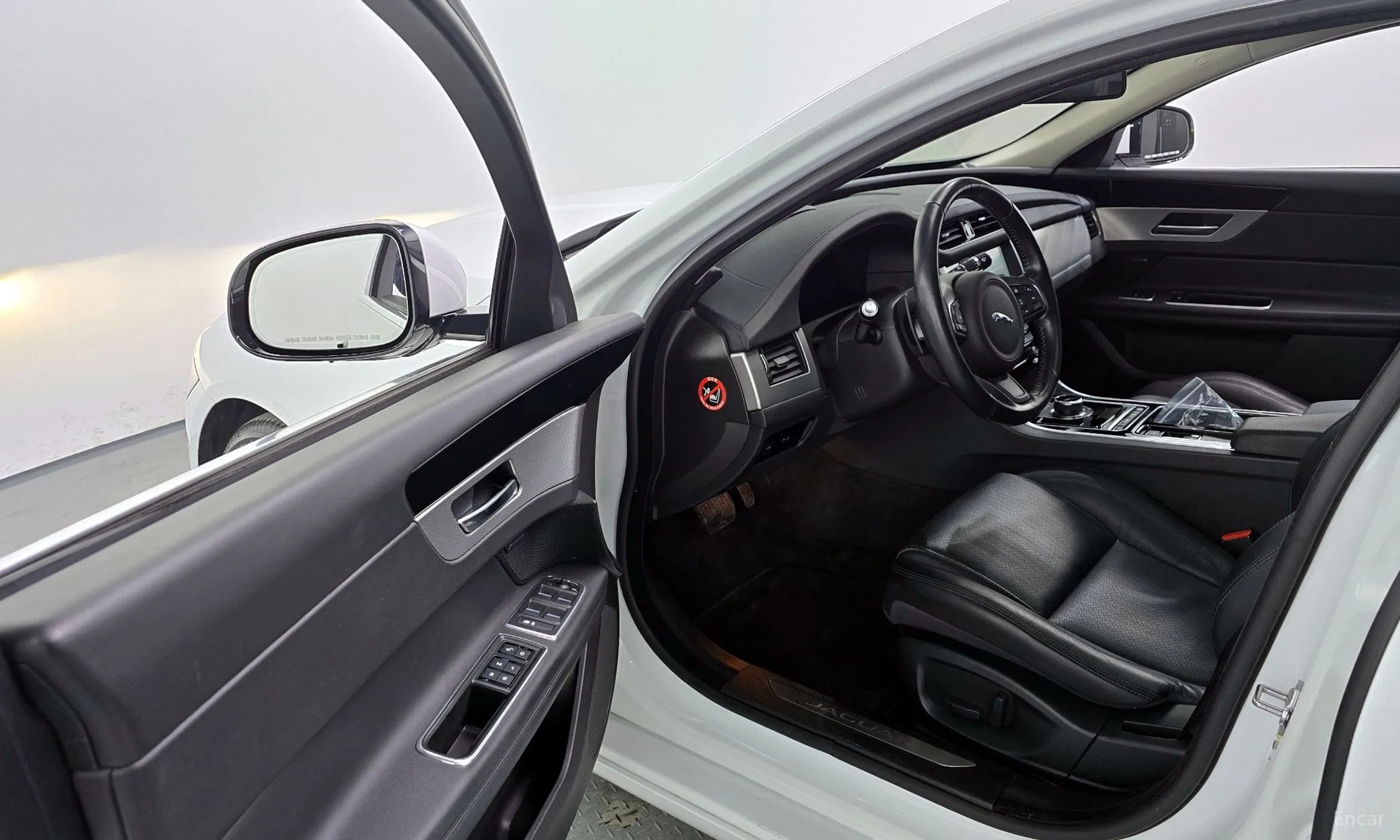 Jaguar XF (x260) превью 10
