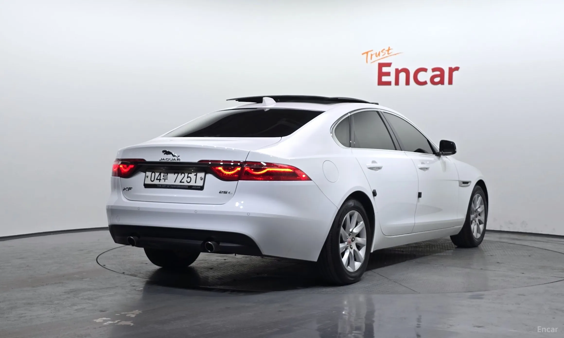 Jaguar XF (x260)