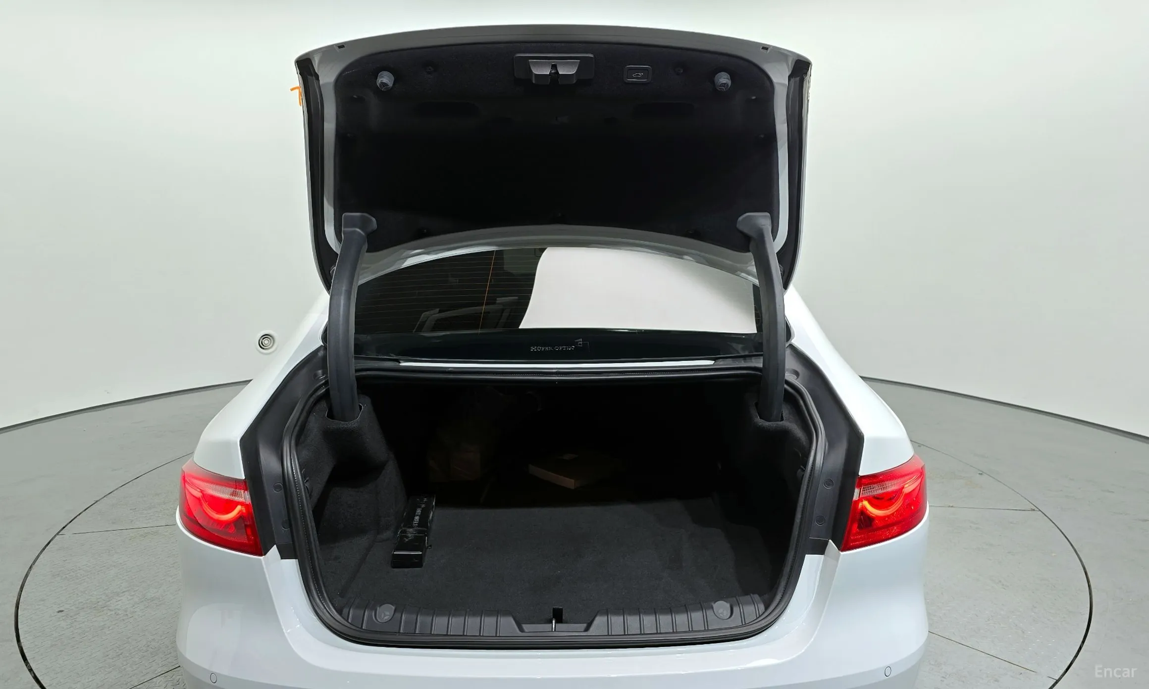 Jaguar XF (x260) превью 20