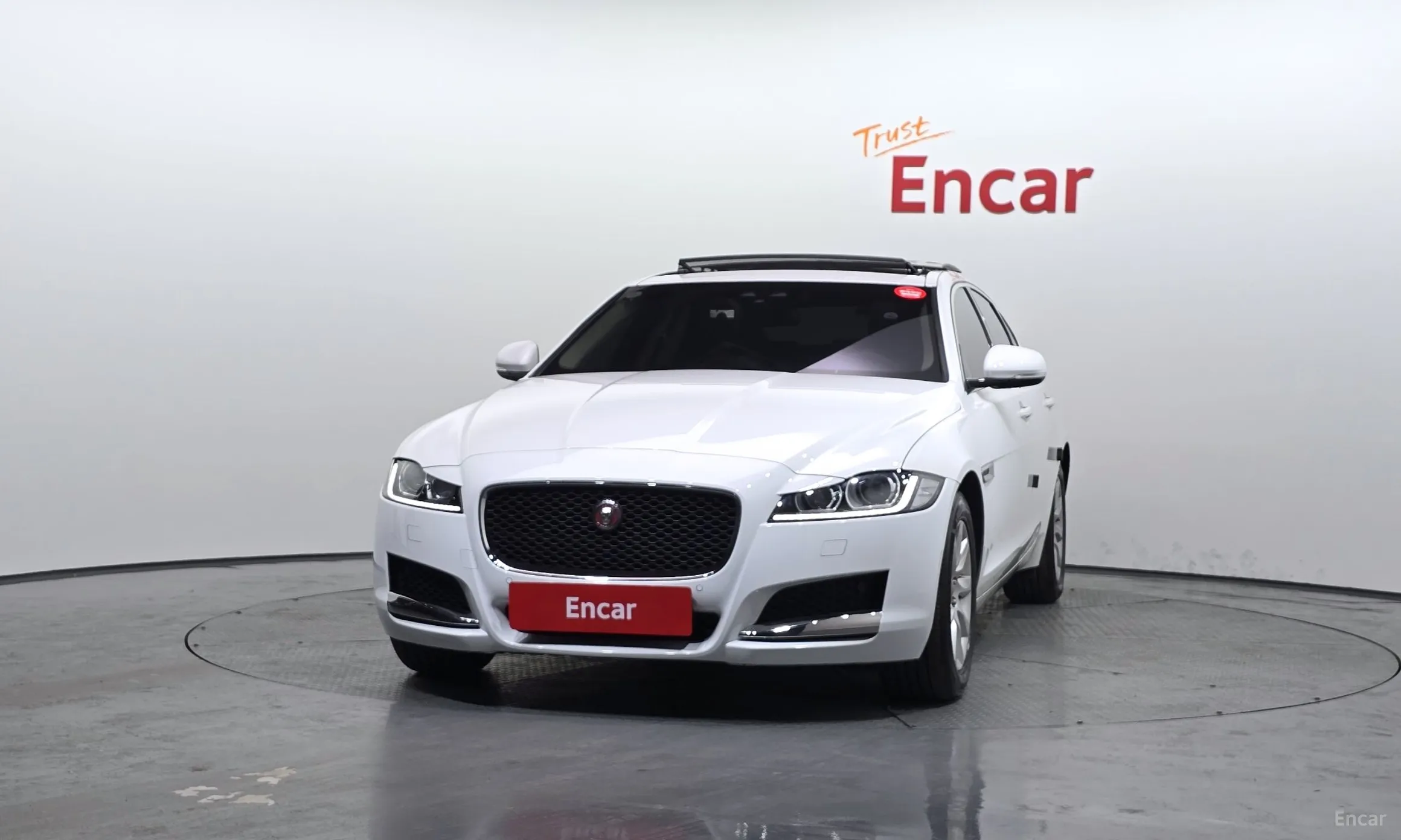 Jaguar XF (x260) превью 3