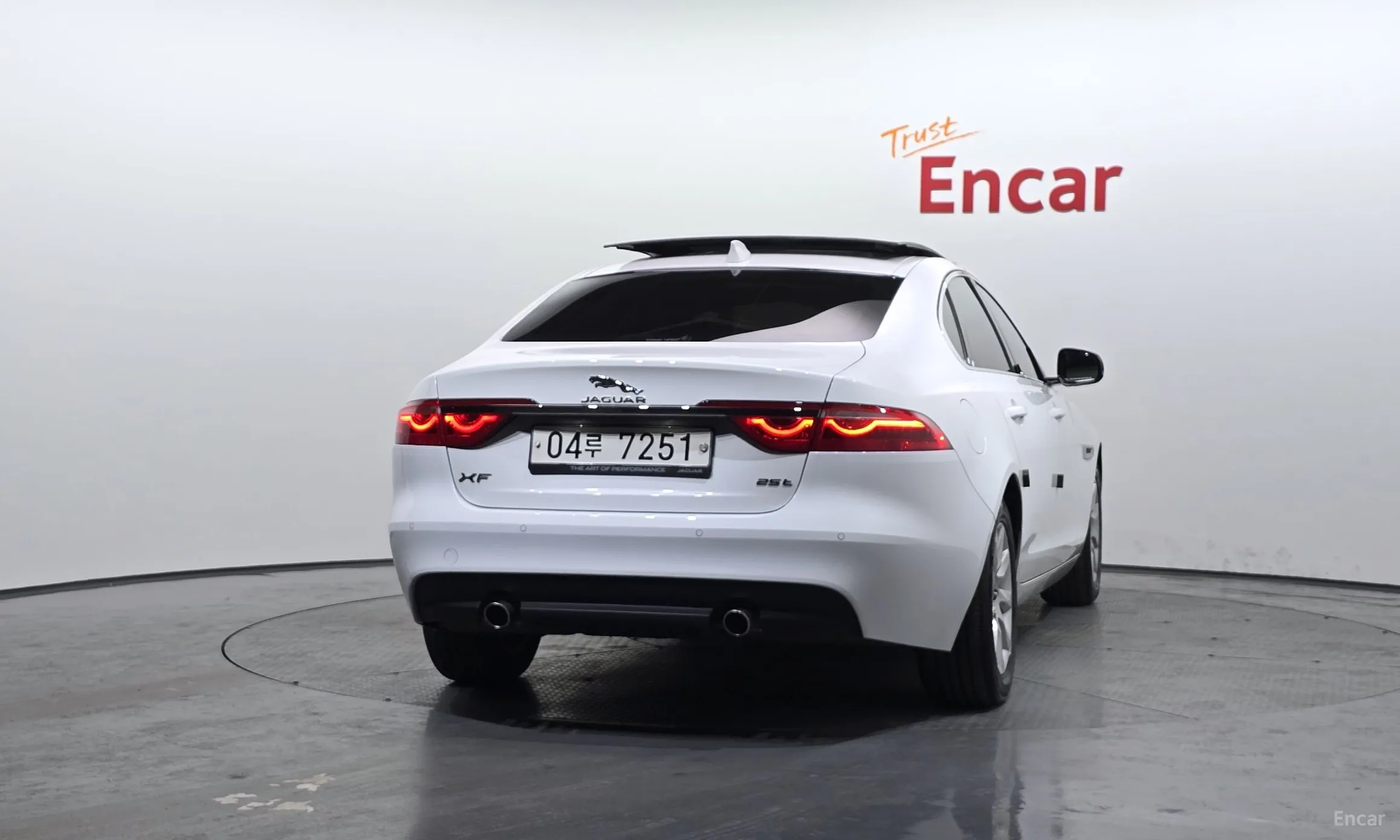 Jaguar XF (x260) превью 4