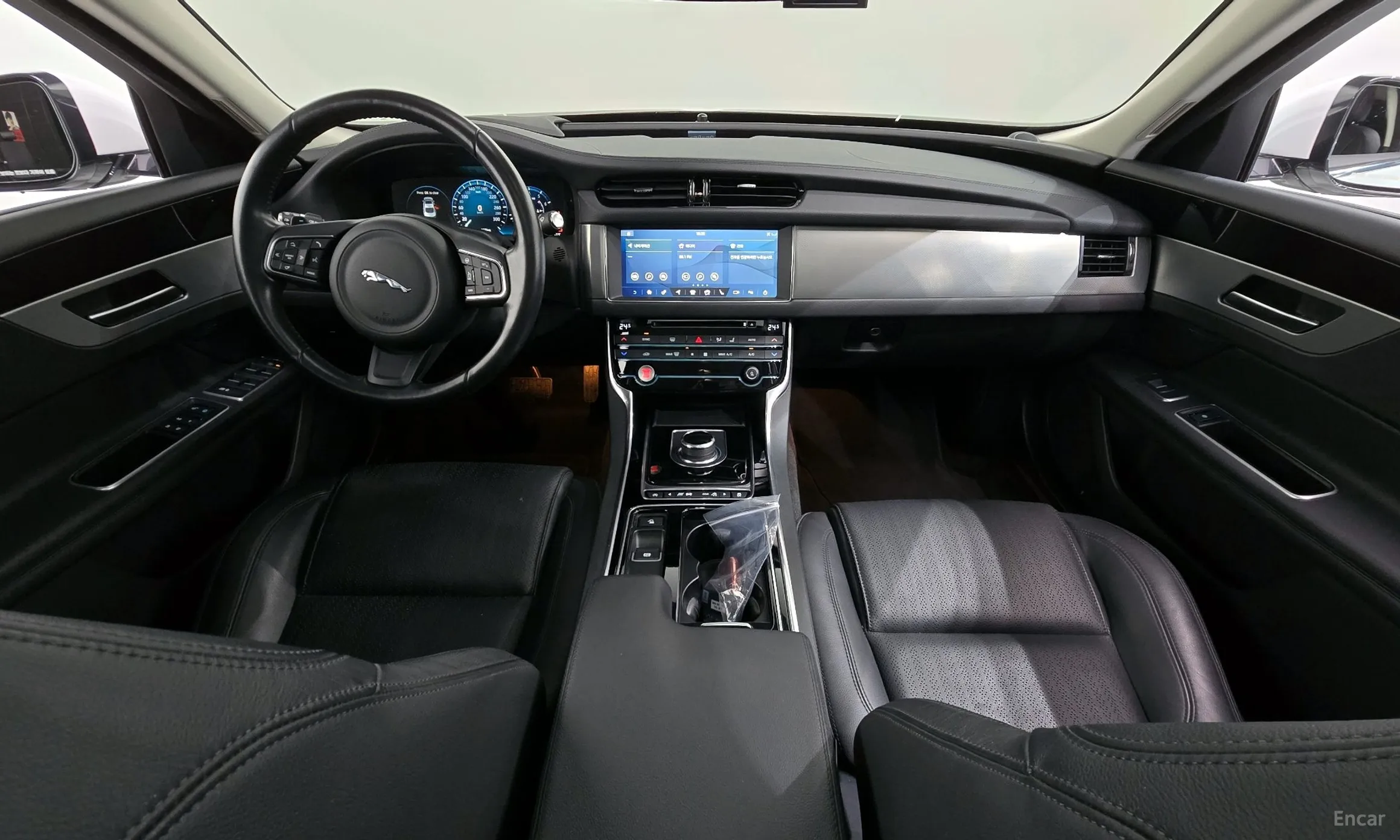 Jaguar XF (x260) превью 7