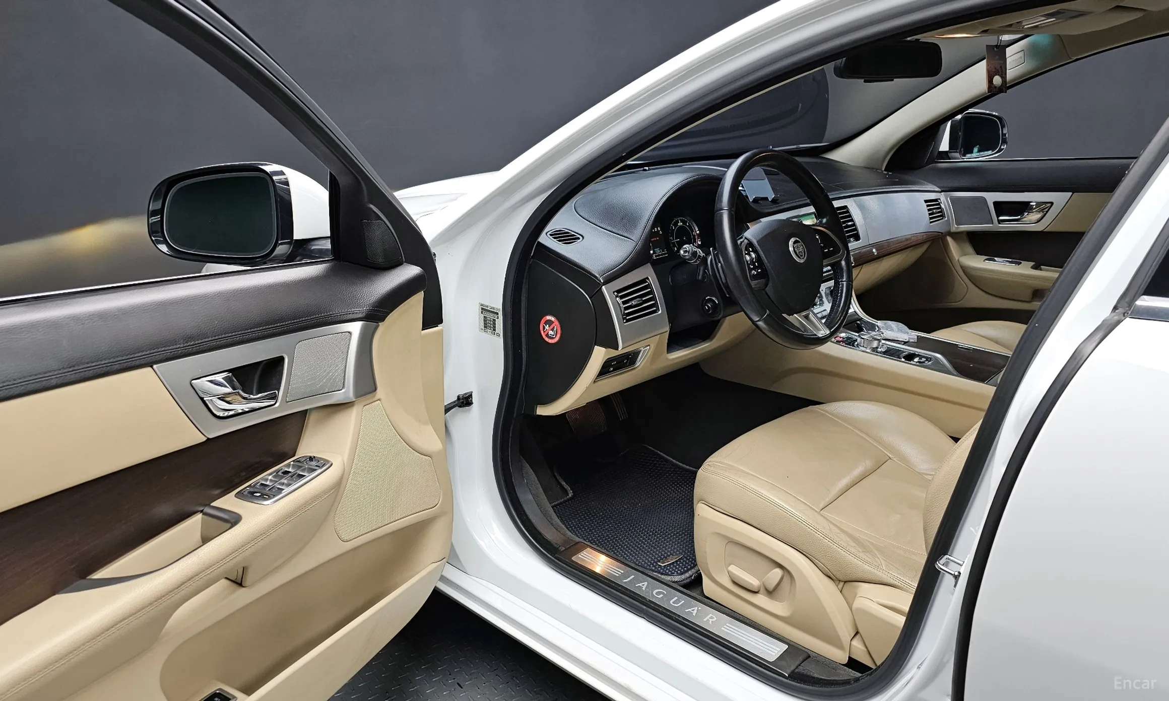 Jaguar New XF превью 11