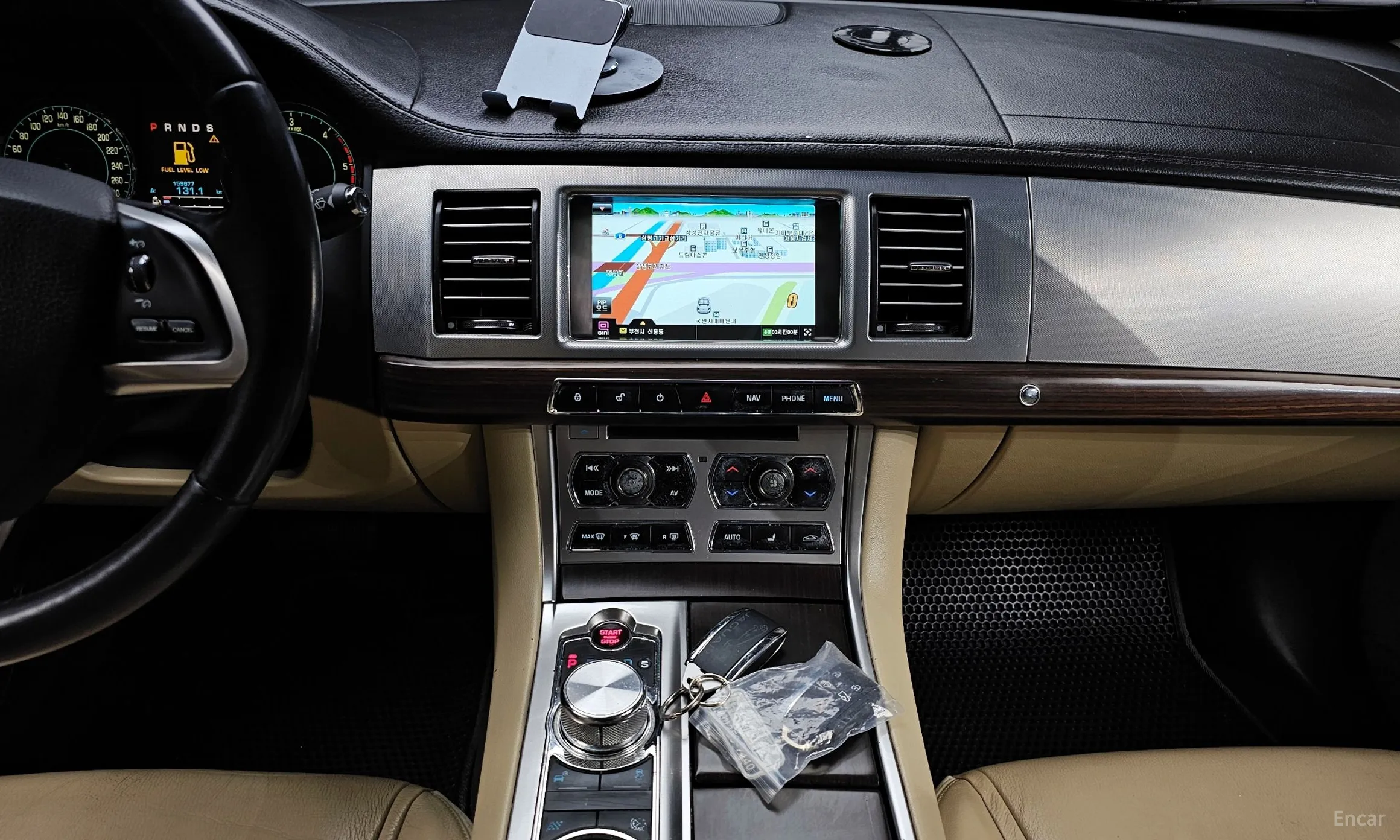 Jaguar New XF превью 14