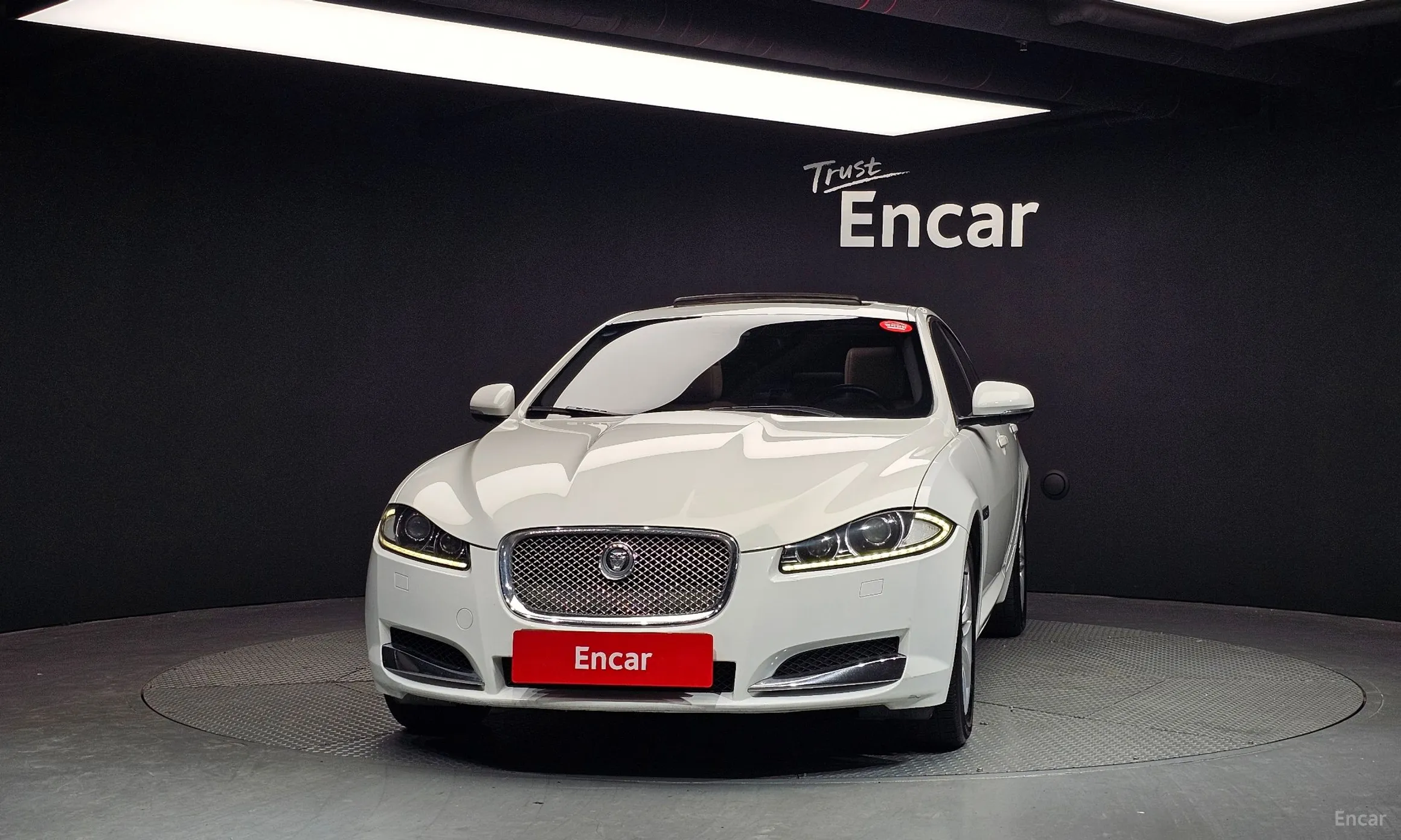 Jaguar New XF превью 3