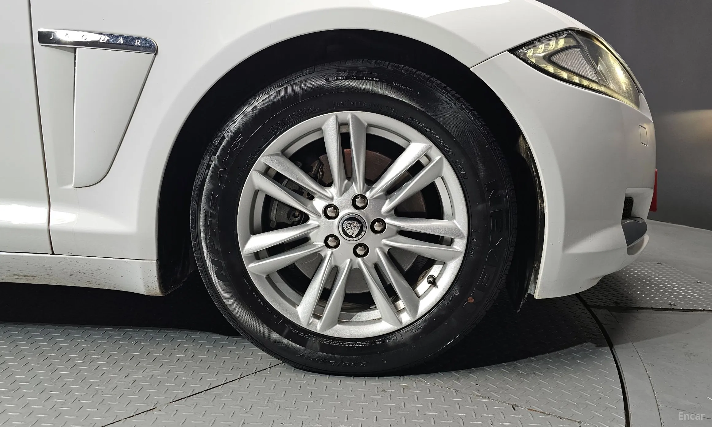 Jaguar New XF превью 5