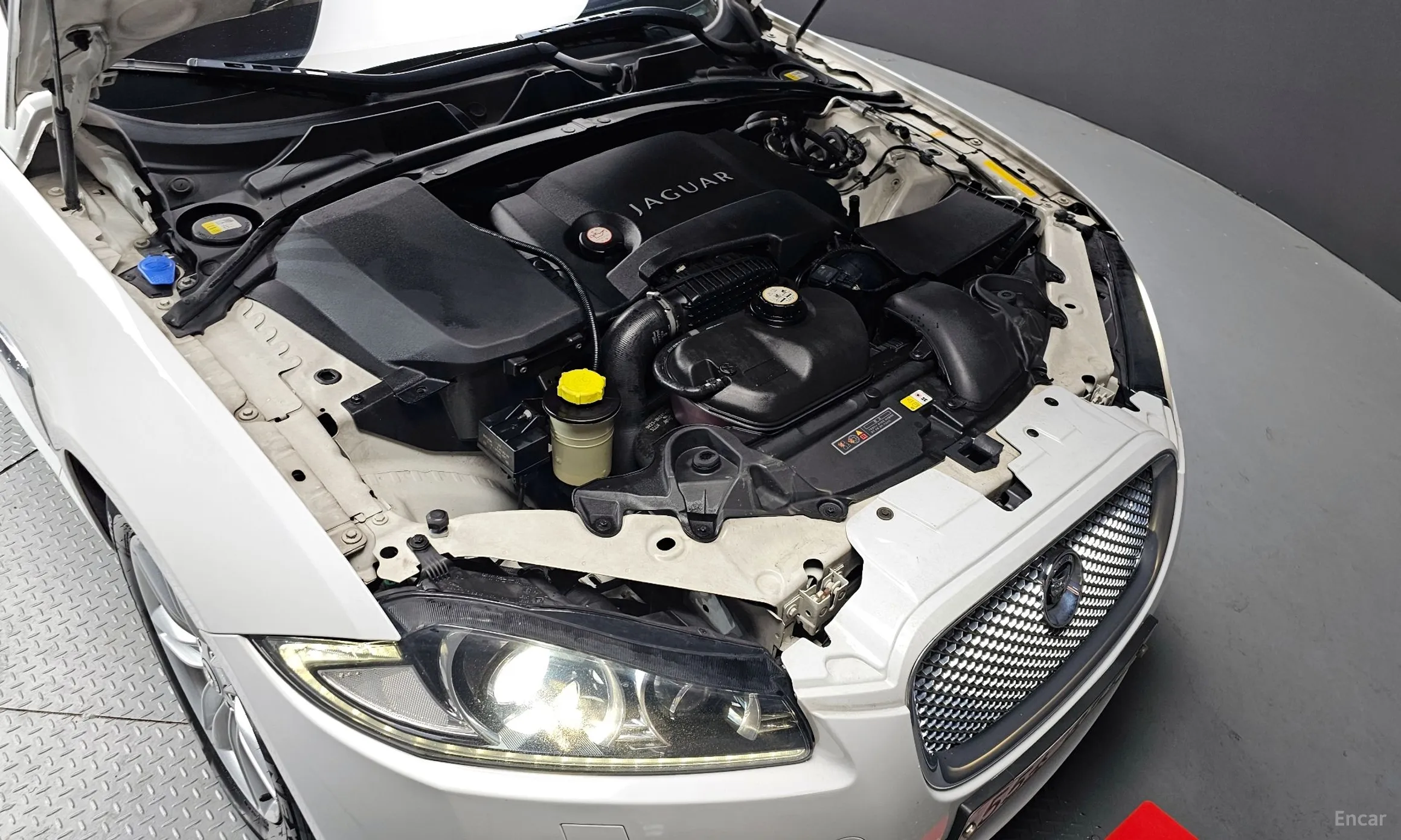 Jaguar New XF превью 6