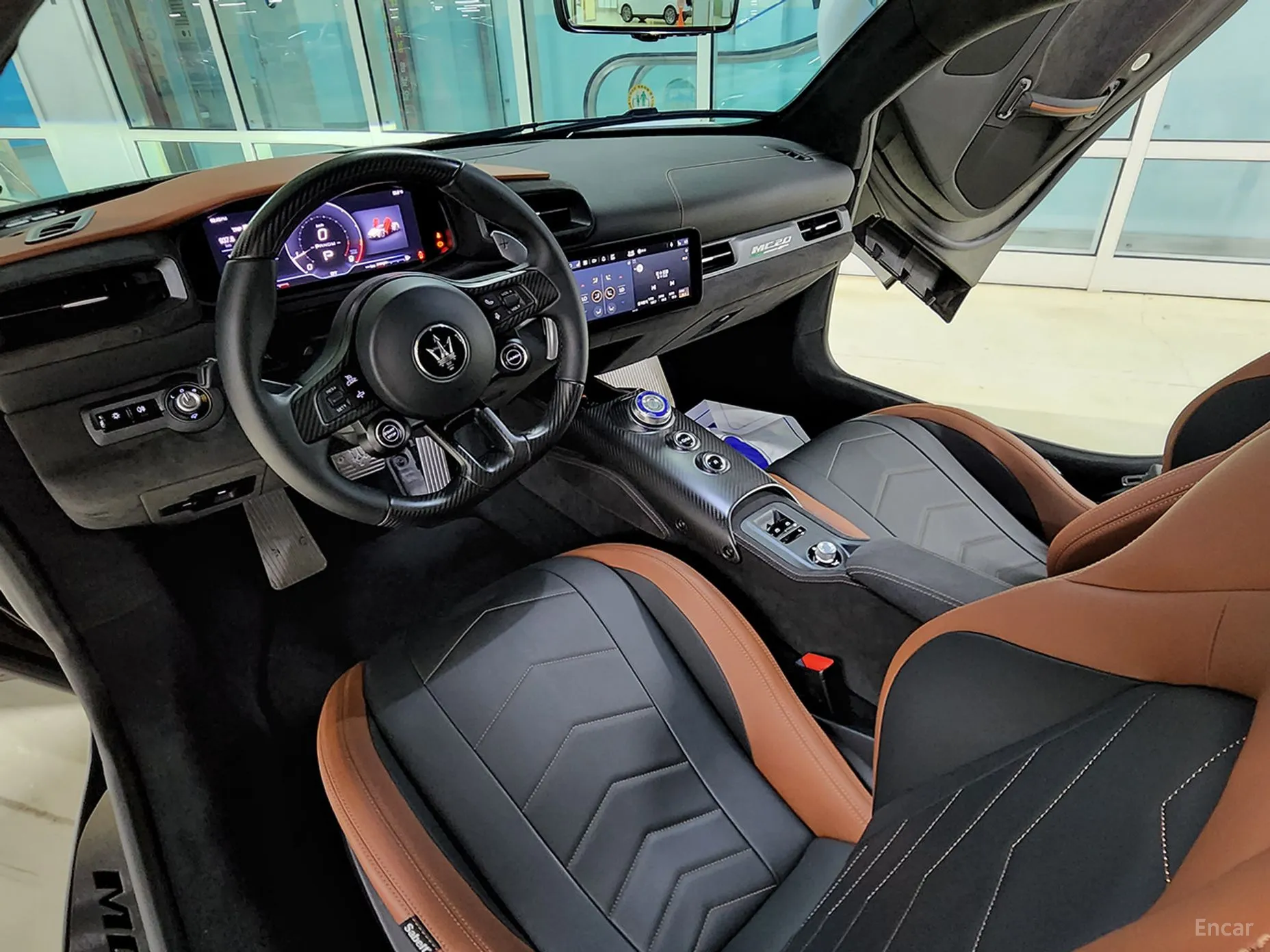 Maserati MC20 превью 18