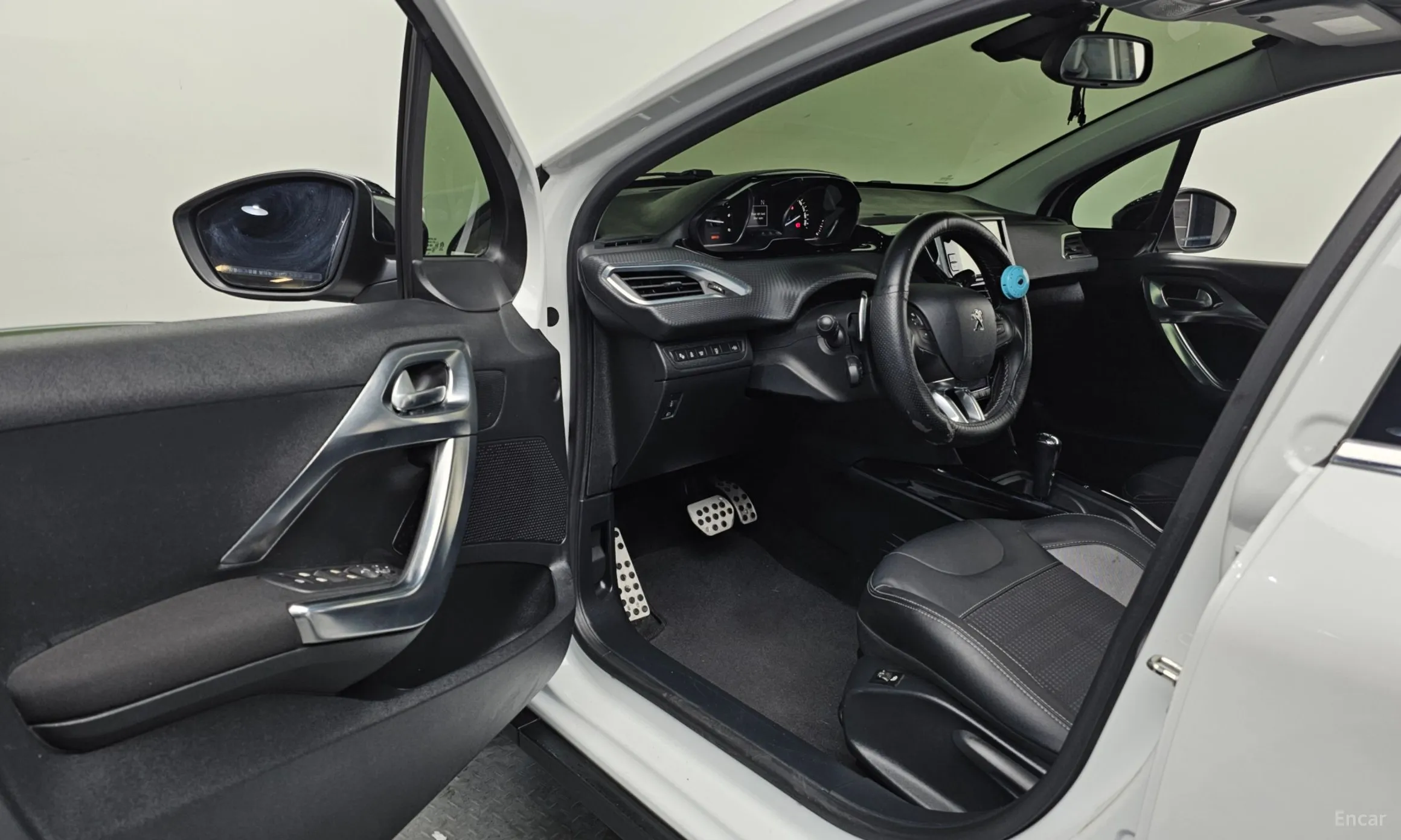 Peugeot 2008. превью 10