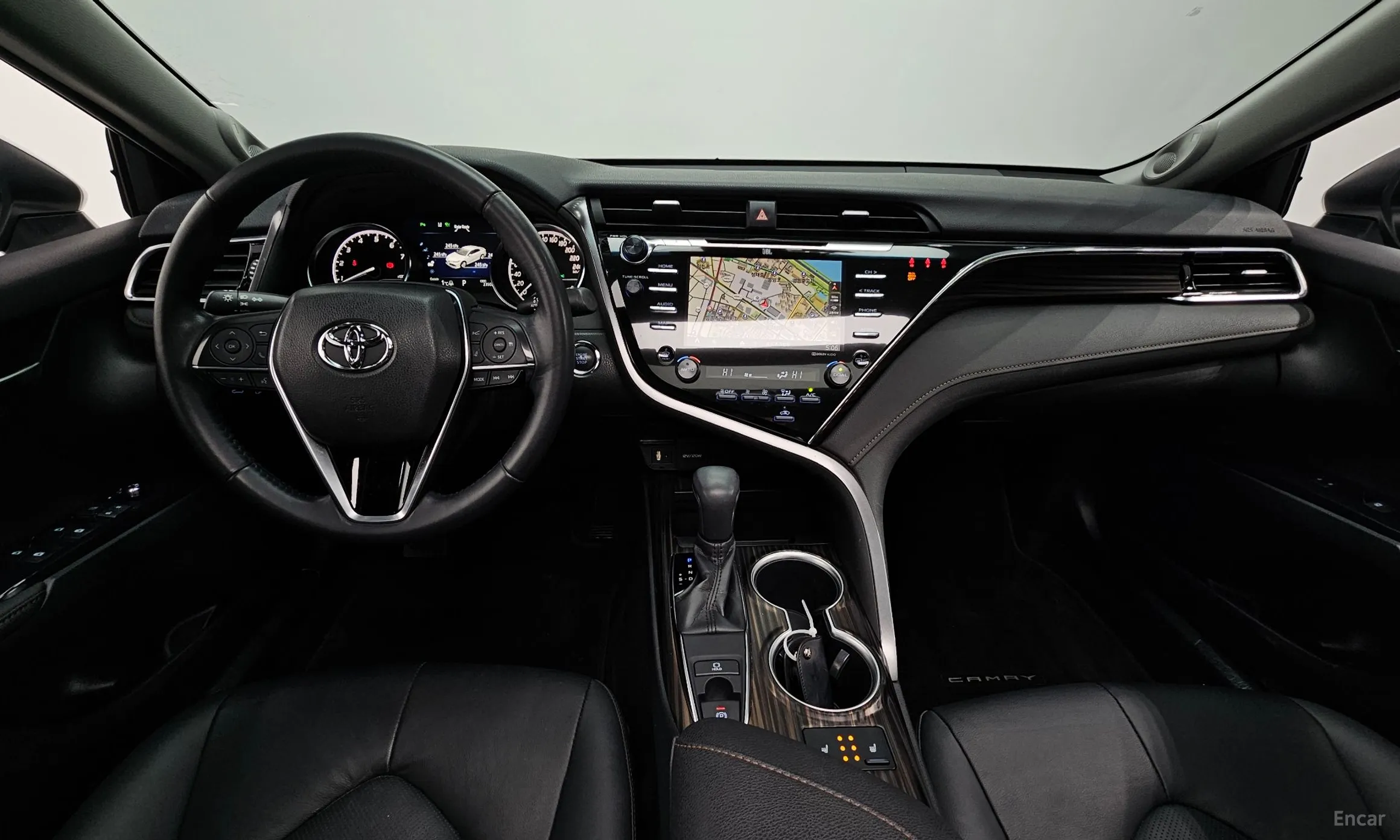 Toyota Camry (XV70) превью 7