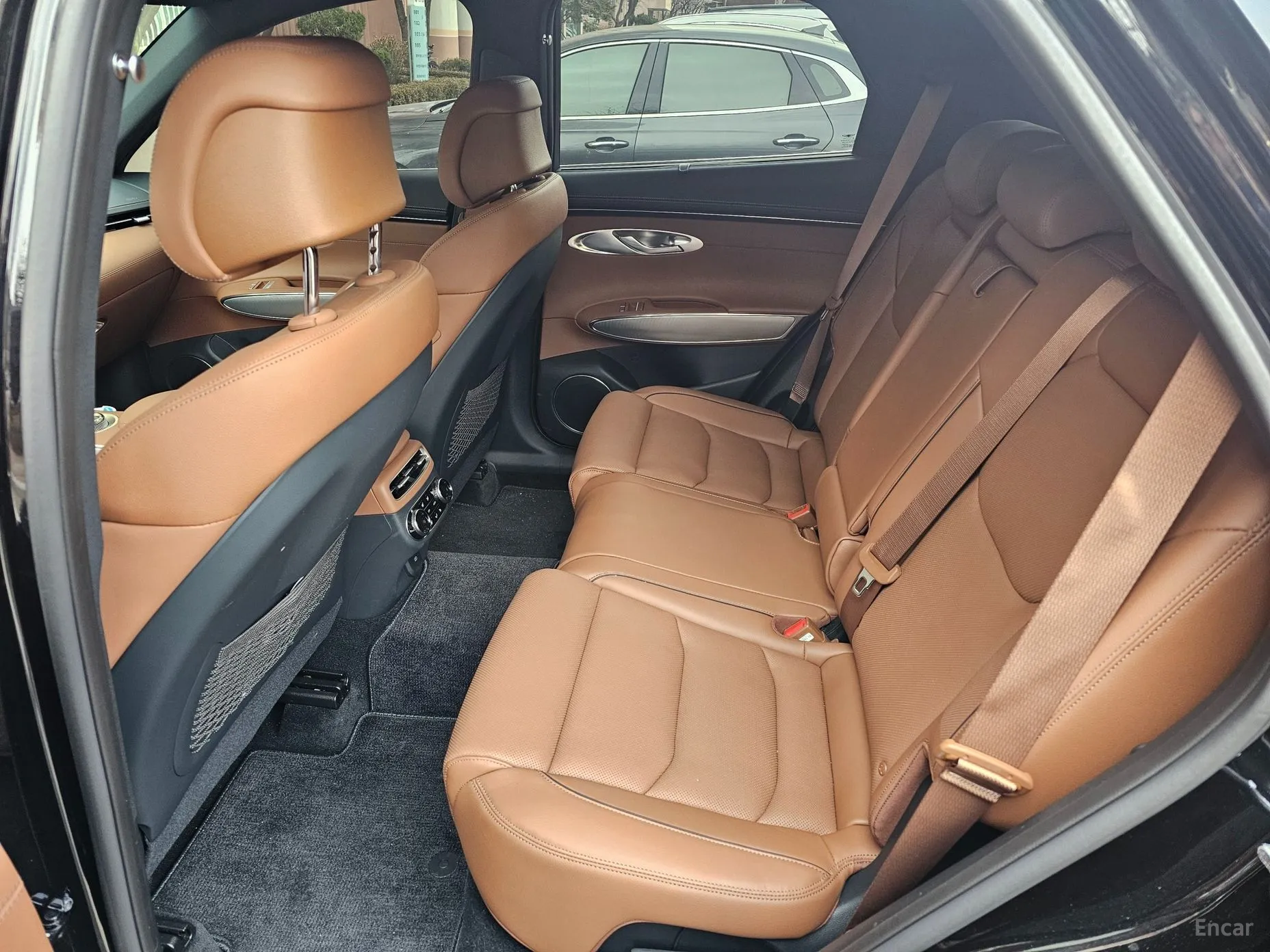 Genesis GV70 превью 10