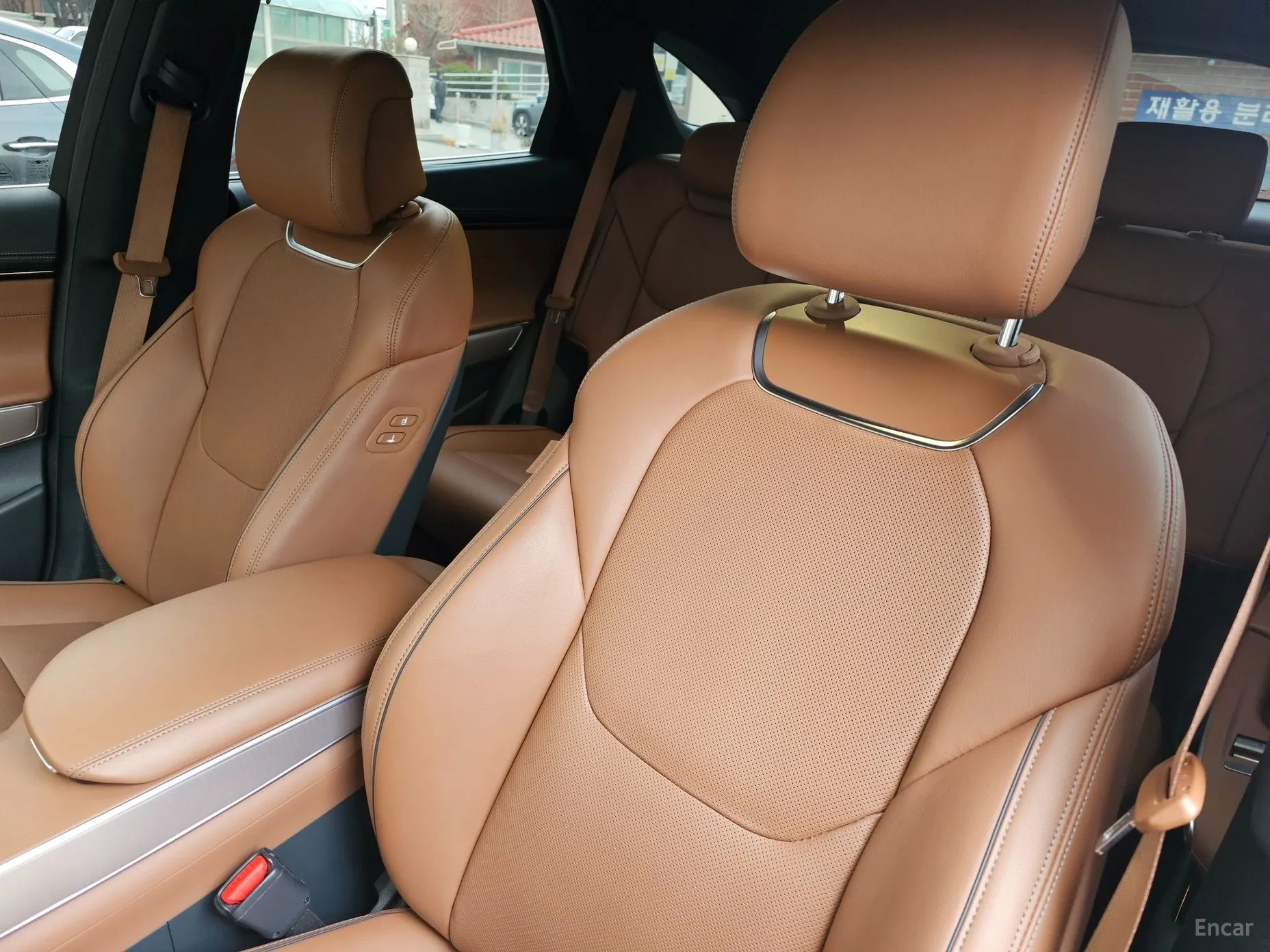Genesis GV70 превью 11