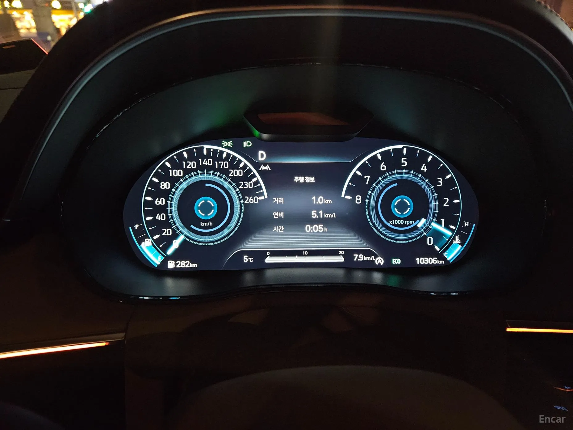 Genesis GV70 превью 13