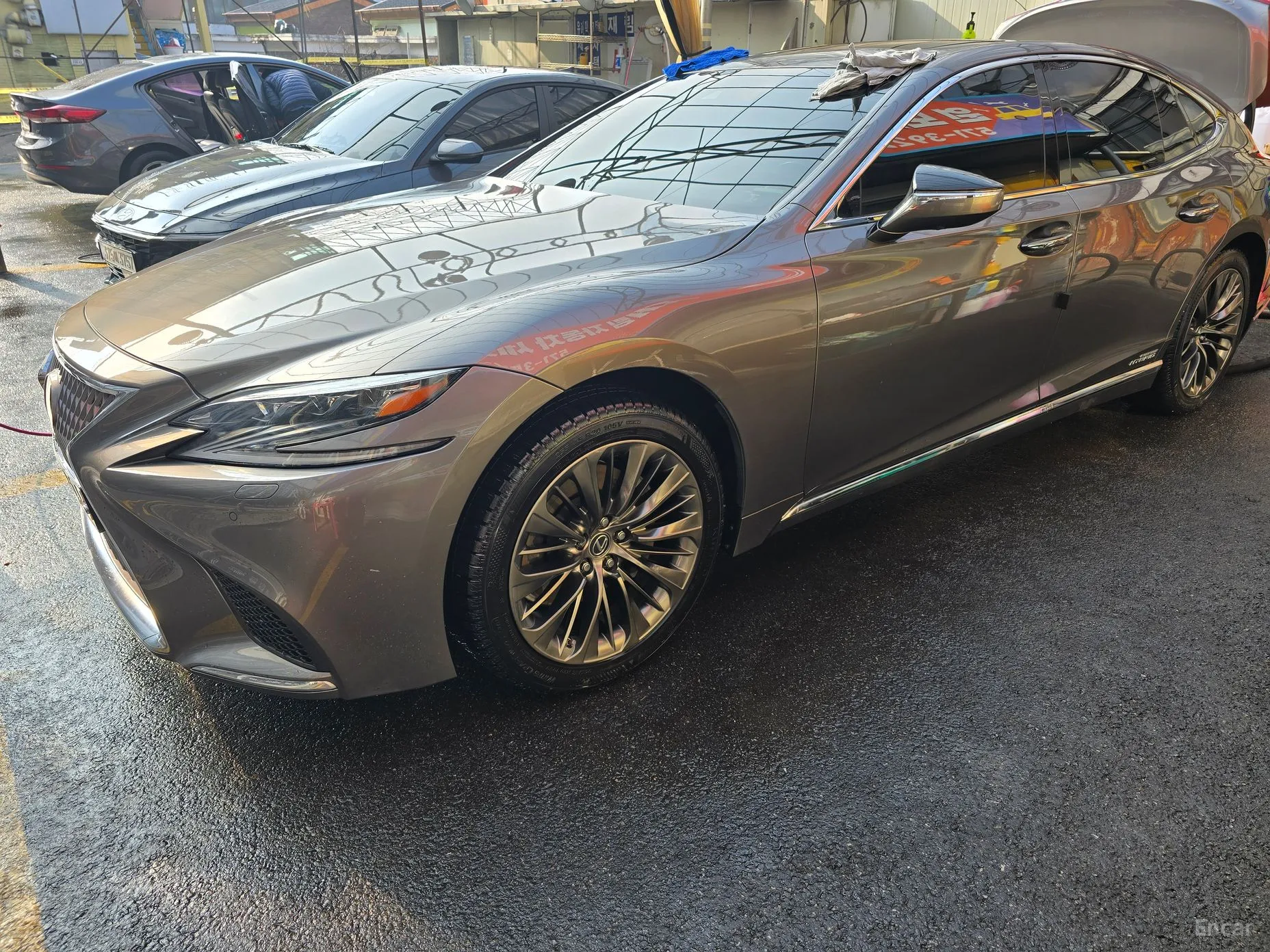 Lexus LS500h Gen 5
