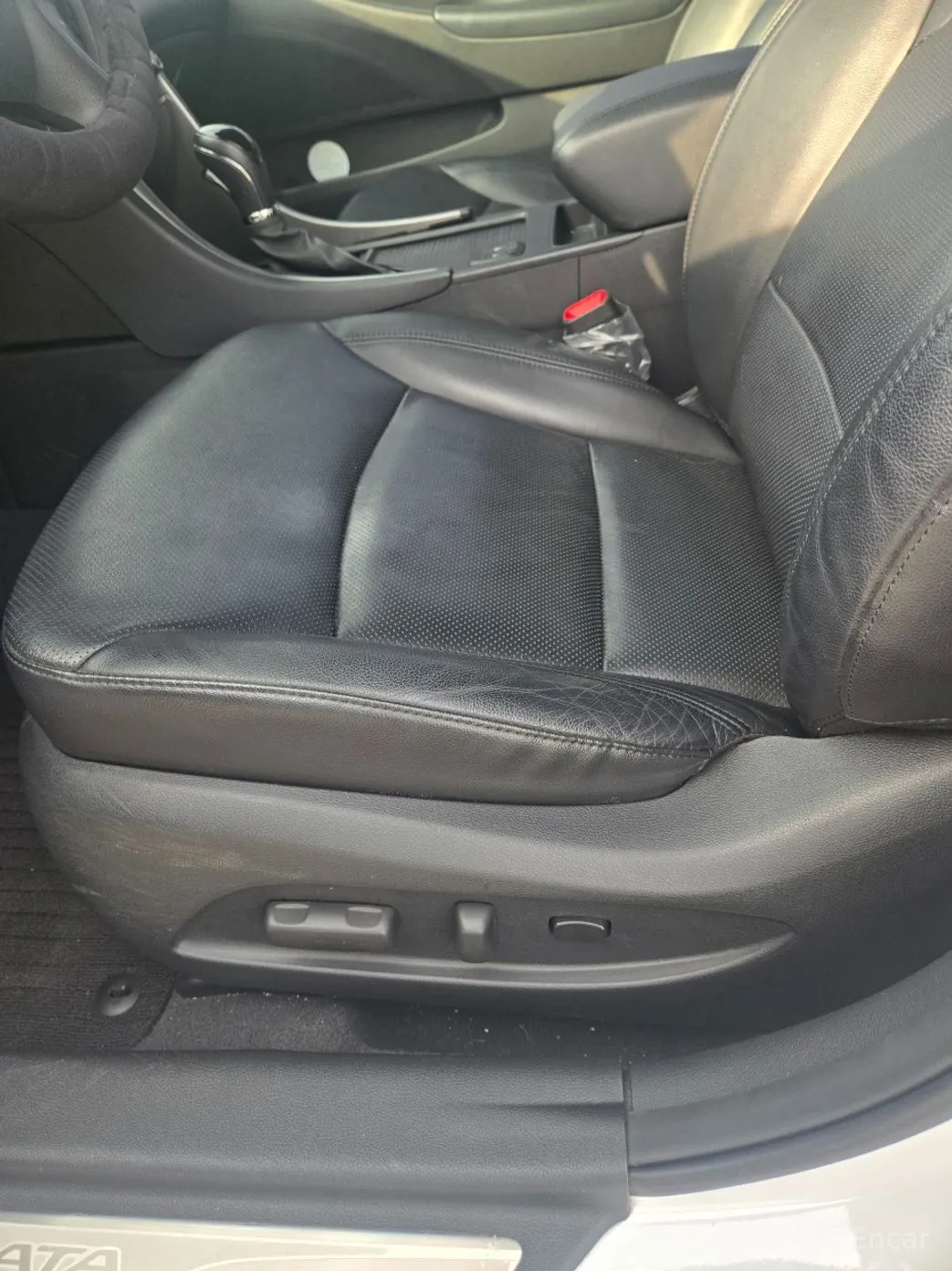 Hyundai YF Sonata превью 15