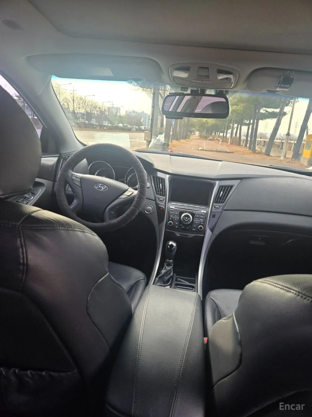 Hyundai YF Sonata превью 16