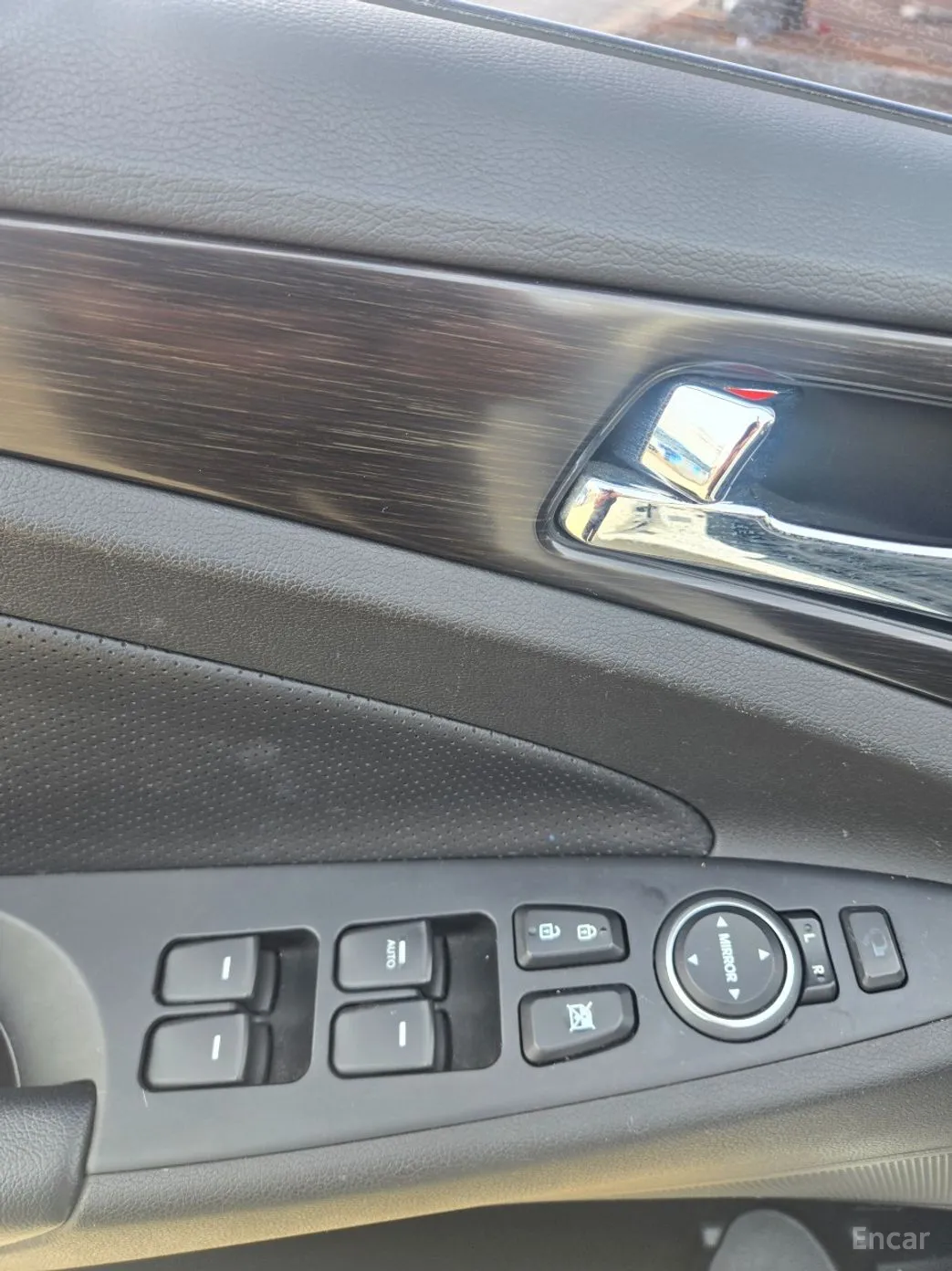 Hyundai YF Sonata превью 17
