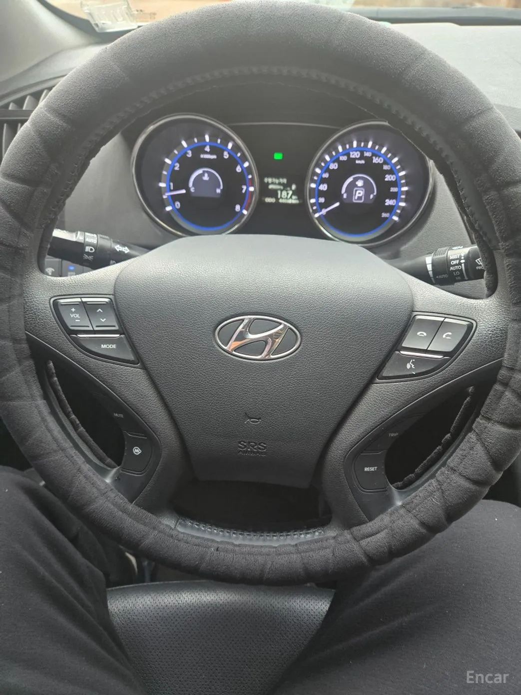 Hyundai YF Sonata превью 20
