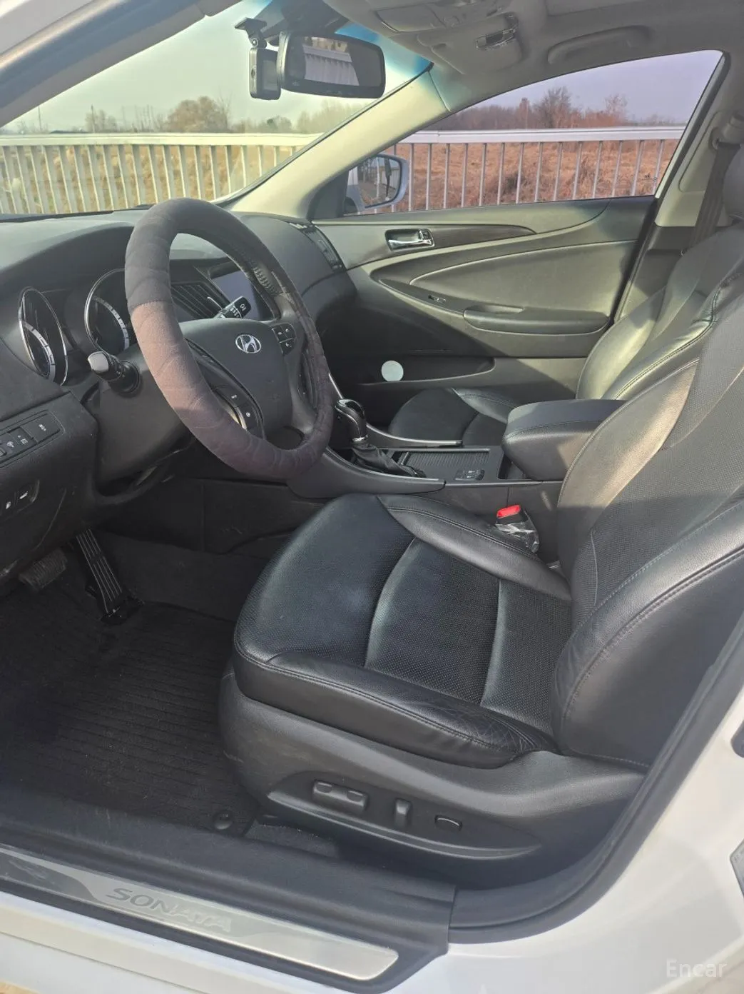 Hyundai YF Sonata превью 7