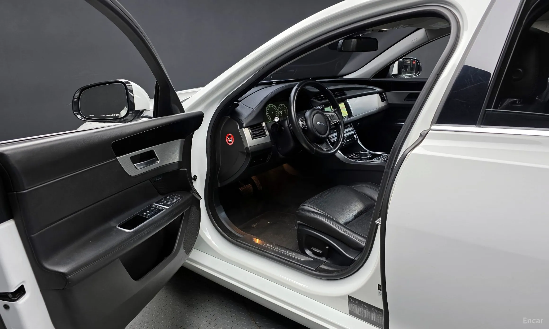 Jaguar XF (x260) превью 10