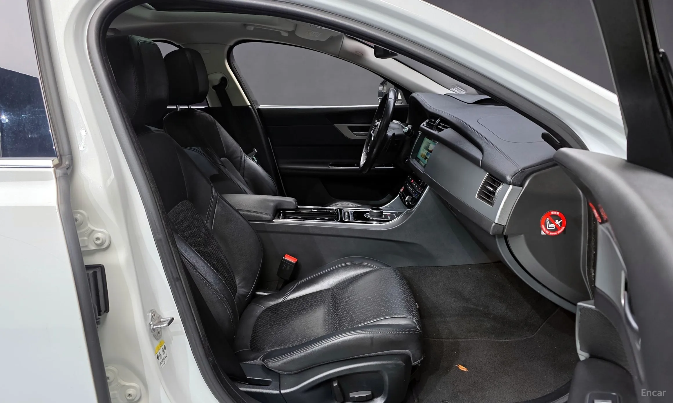 Jaguar XF (x260) превью 11