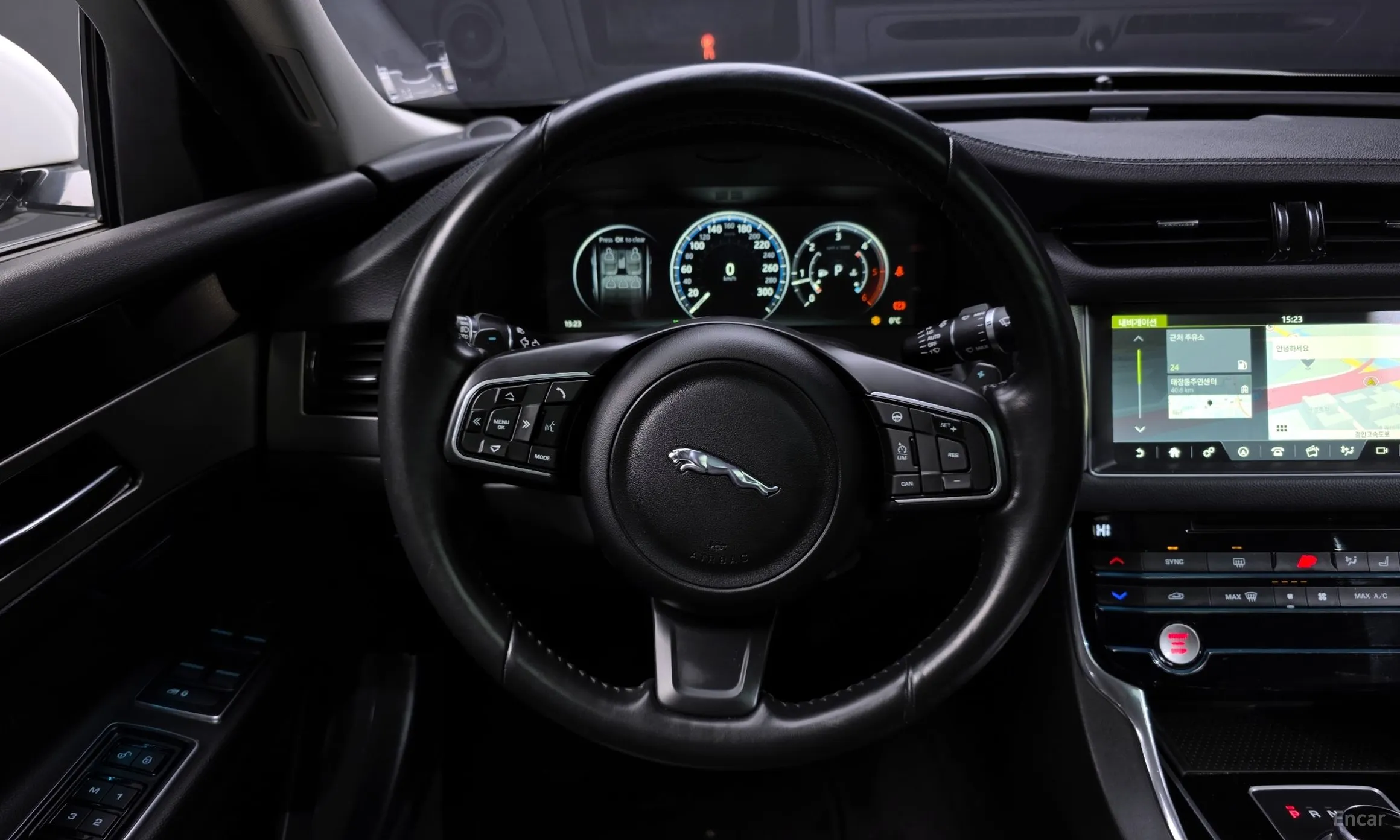 Jaguar XF (x260) превью 13