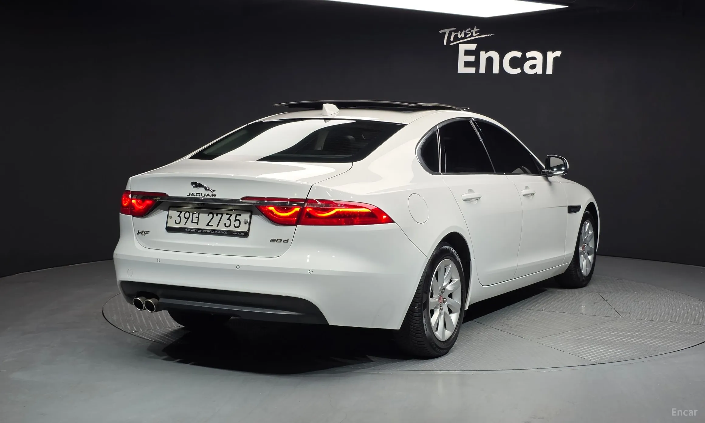 Jaguar XF (x260)