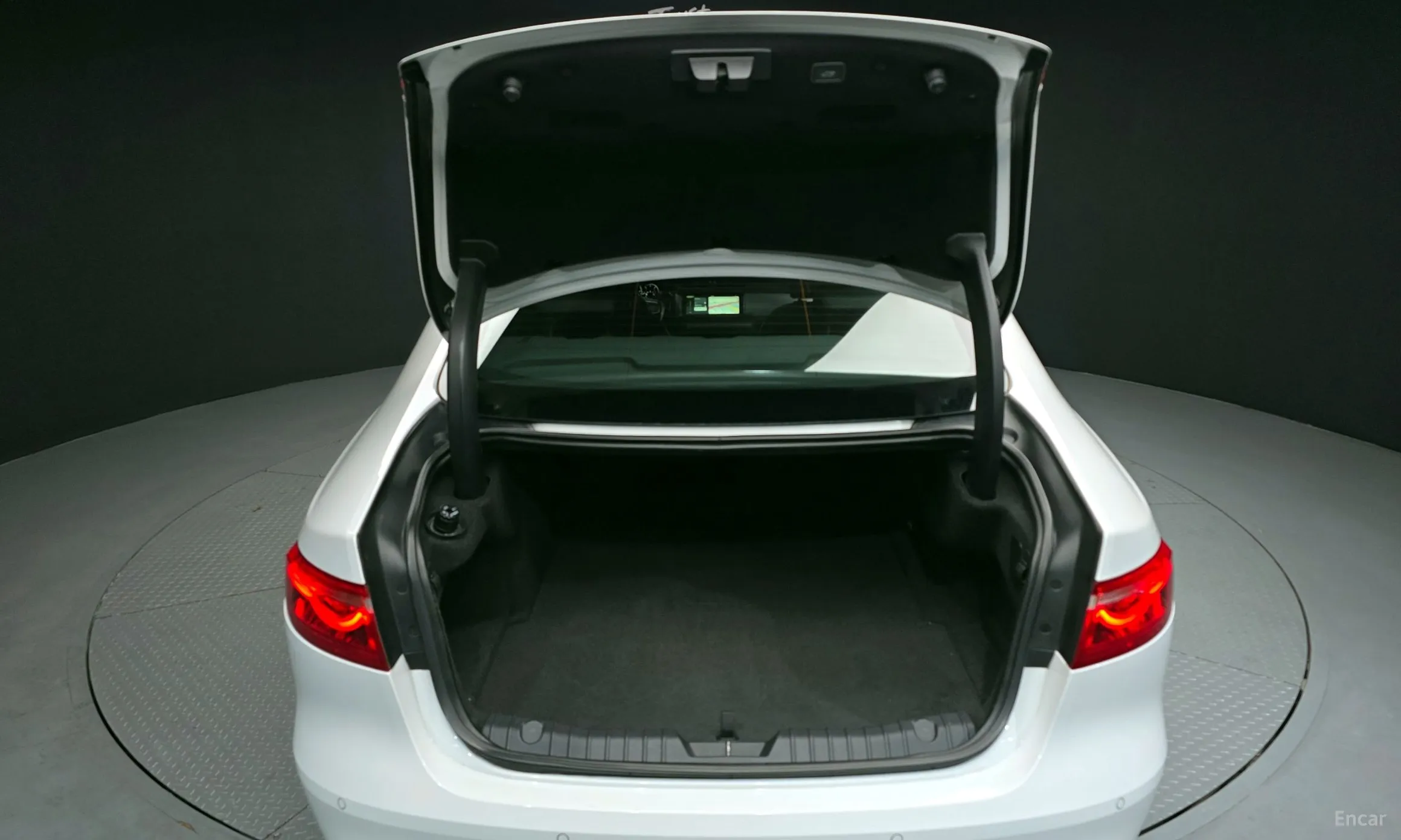 Jaguar XF (x260) превью 20