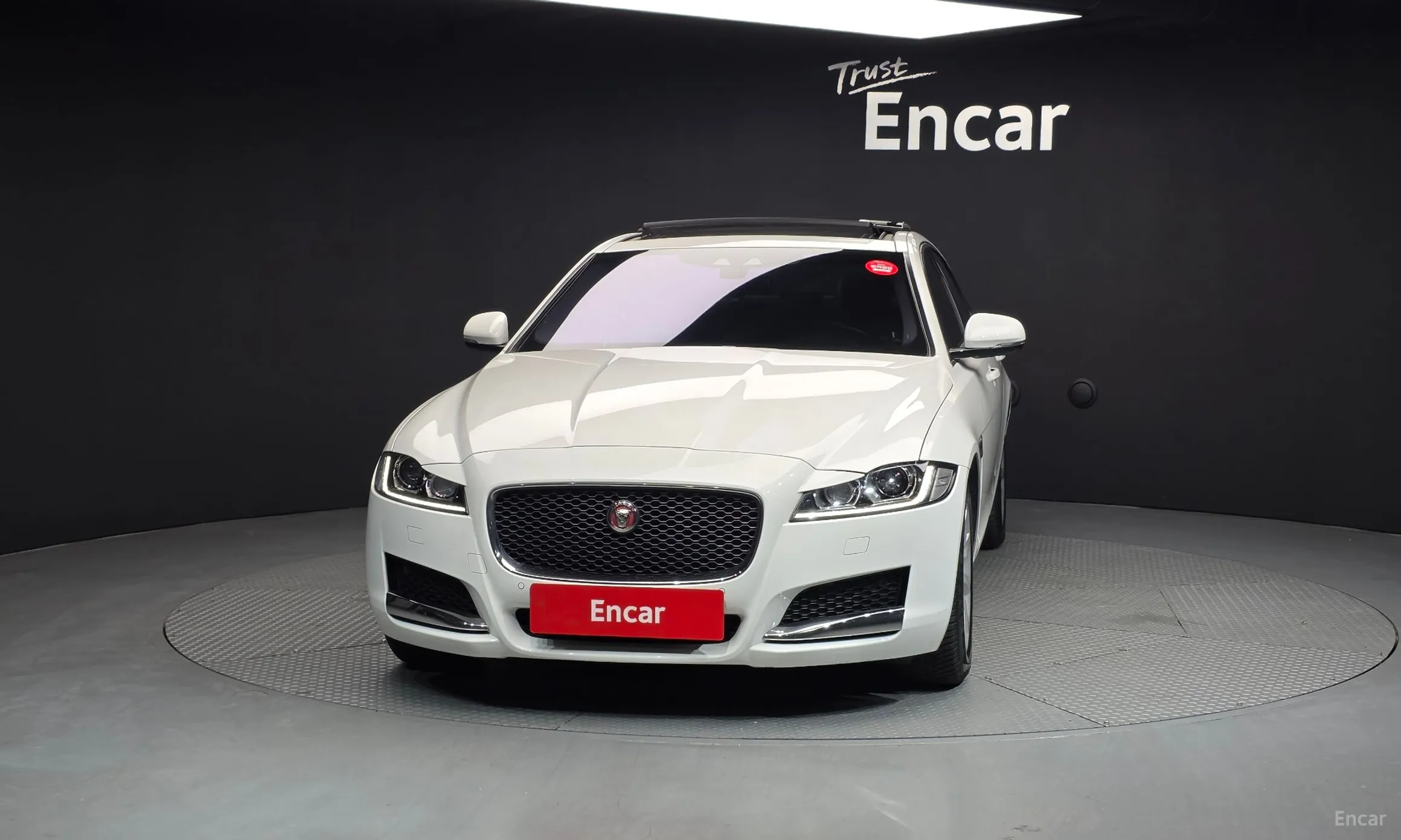 Jaguar XF (x260) превью 3