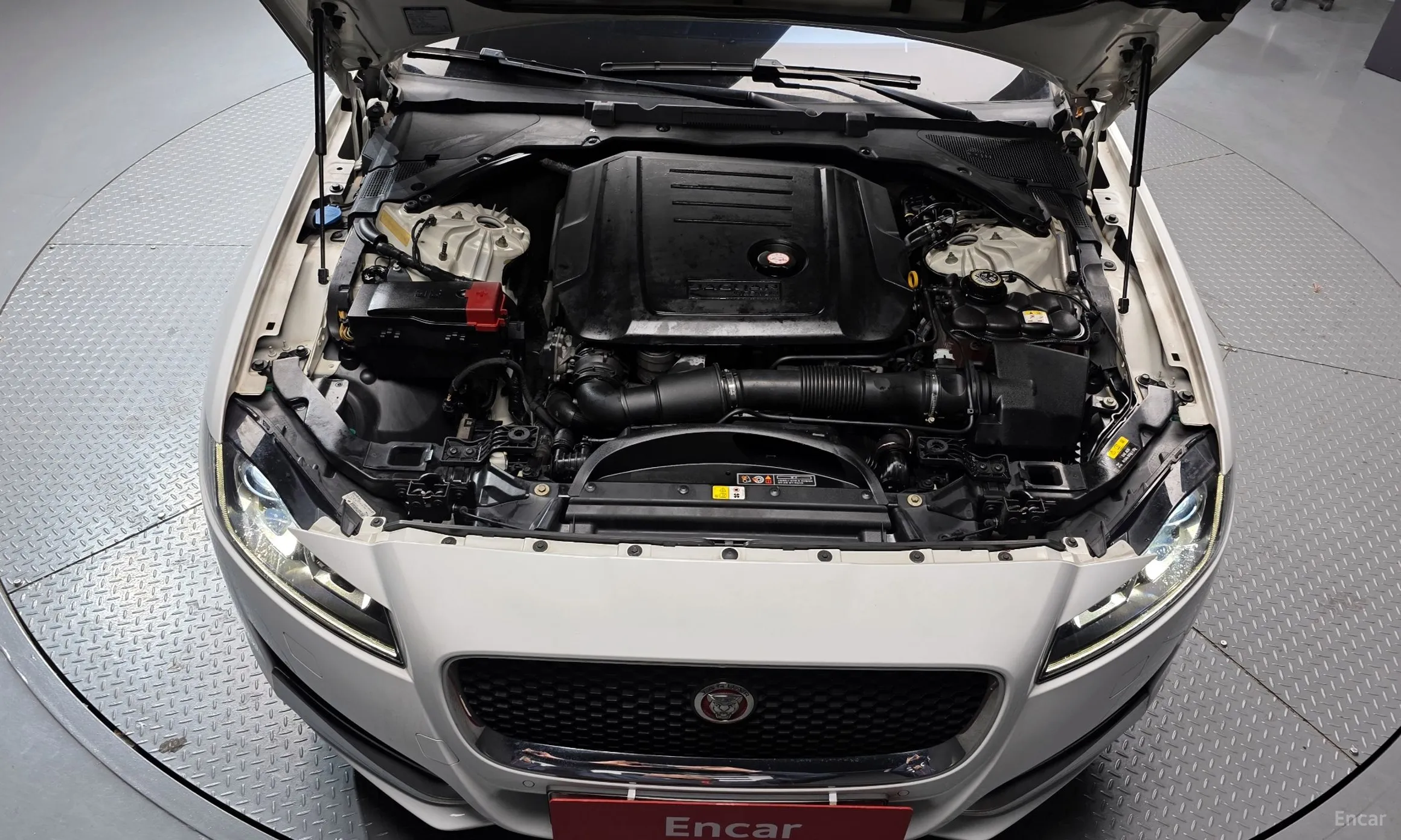 Jaguar XF (x260) превью 6