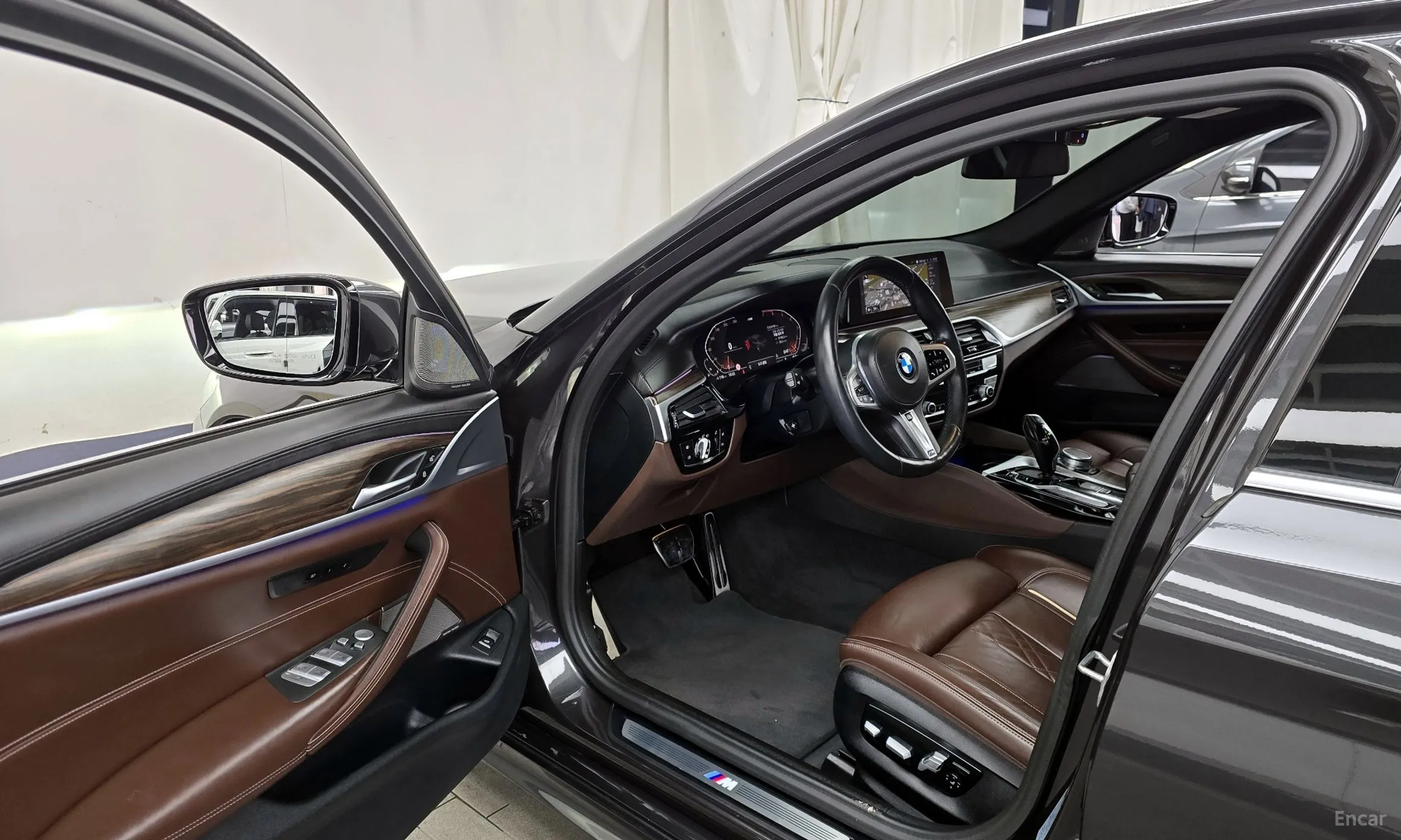 BMW 5 Series (G30) превью 10