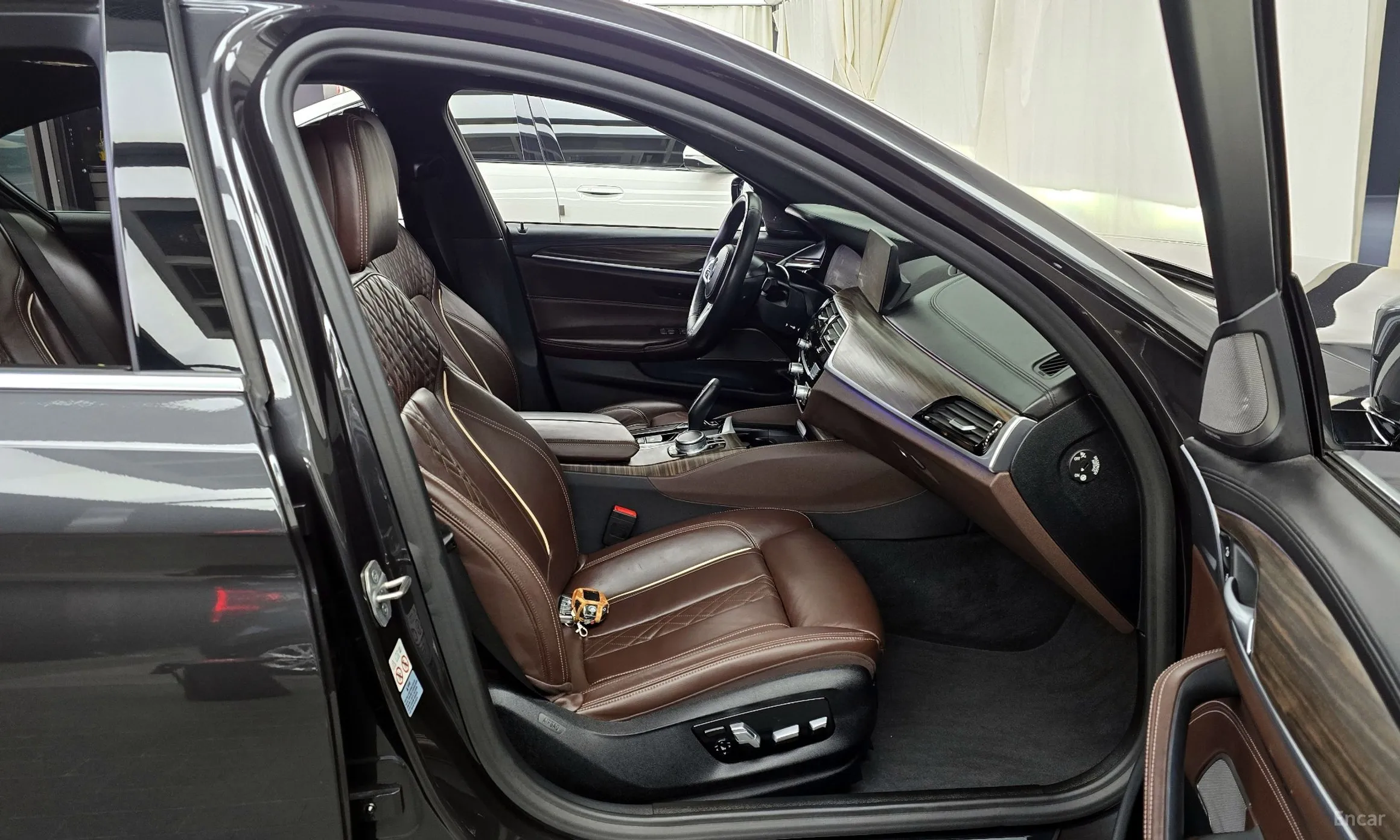 BMW 5 Series (G30) превью 11