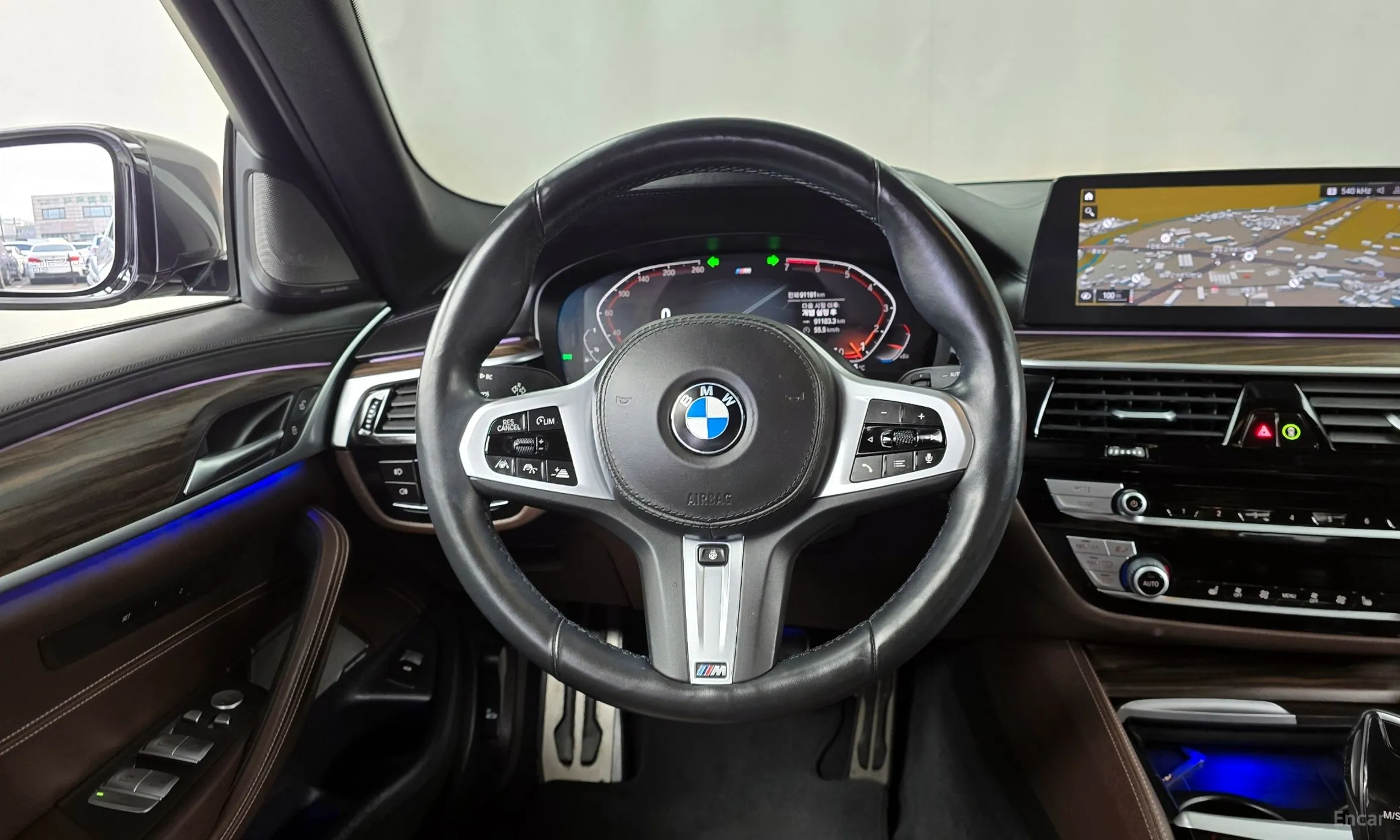 BMW 5 Series (G30) превью 13