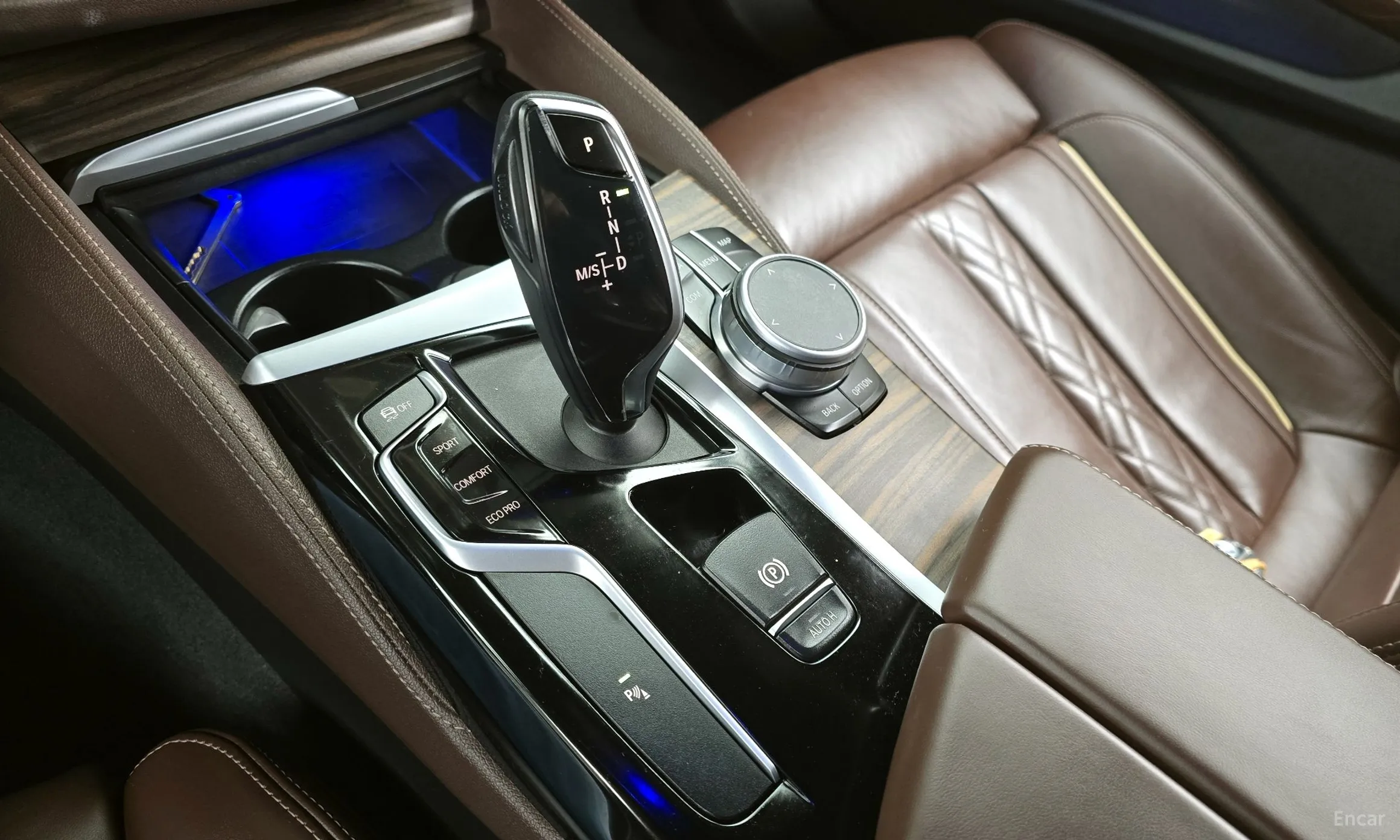 BMW 5 Series (G30) превью 9