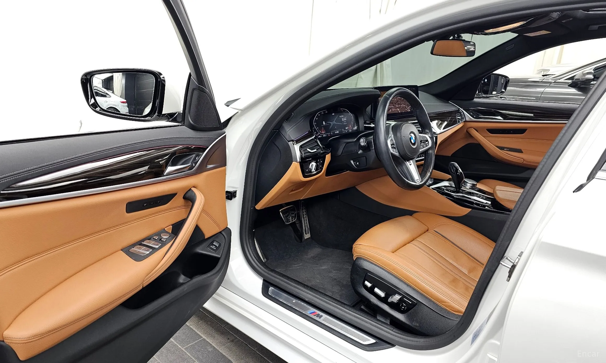 BMW 5 Series (G30) превью 10