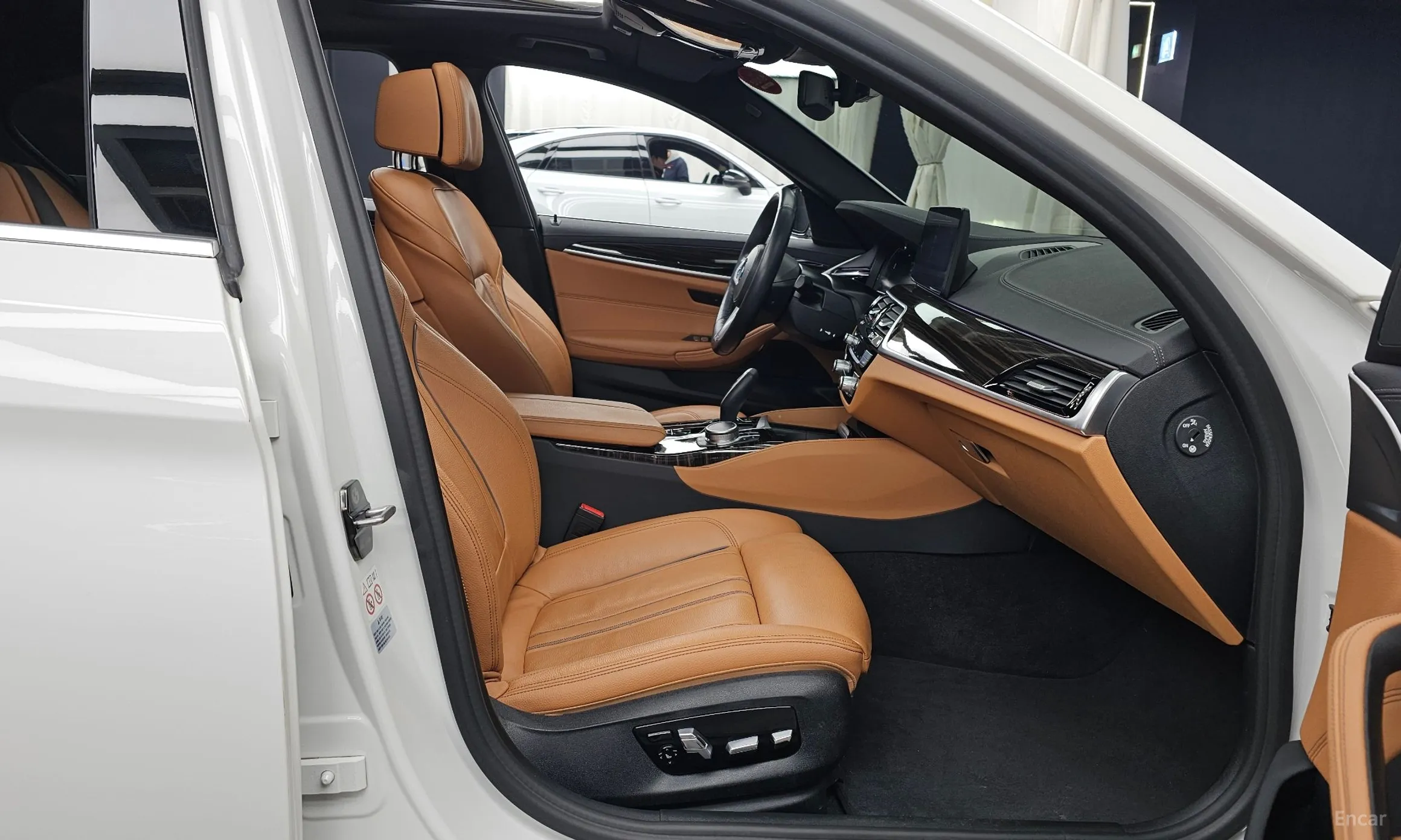 BMW 5 Series (G30) превью 11